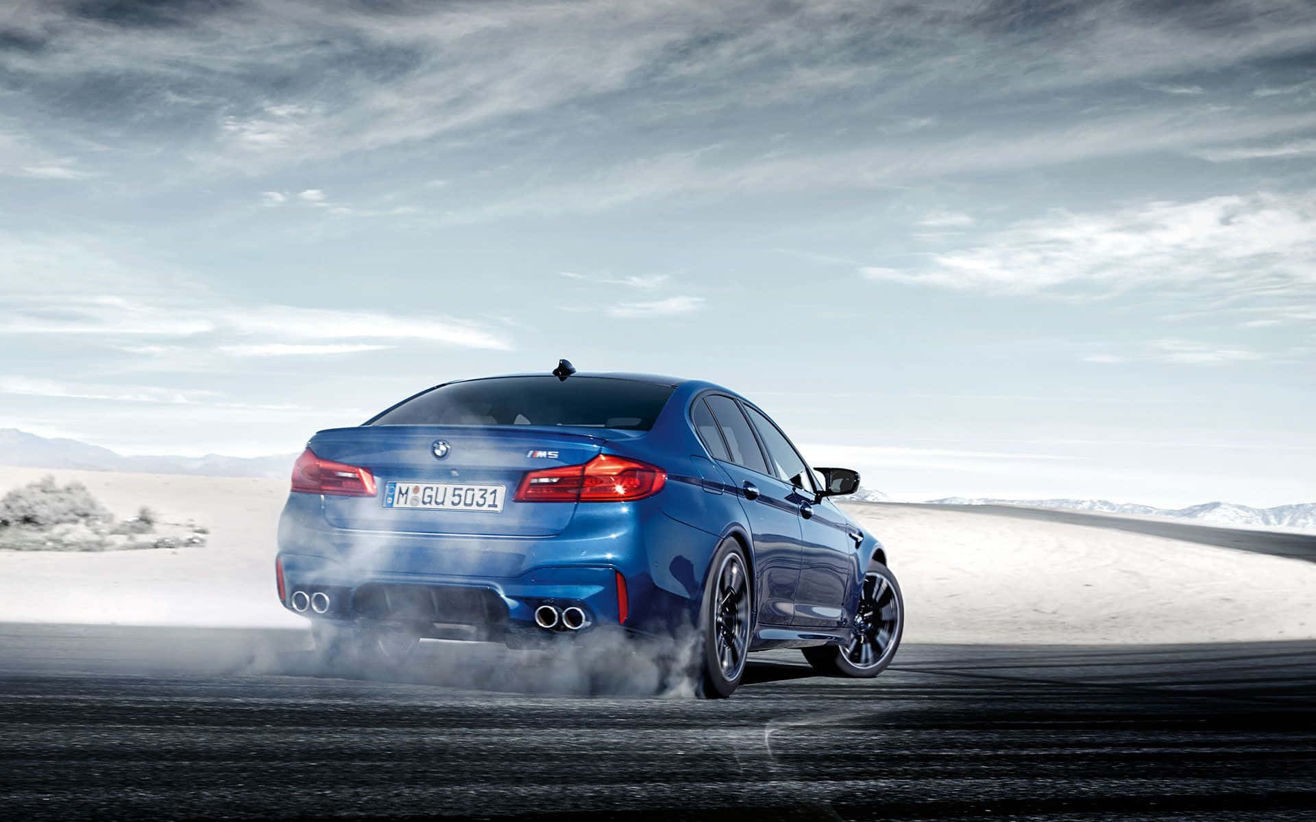 720p M Serisi Arka Plan Karda Mavi BMW M5 Duvar Kağıdı