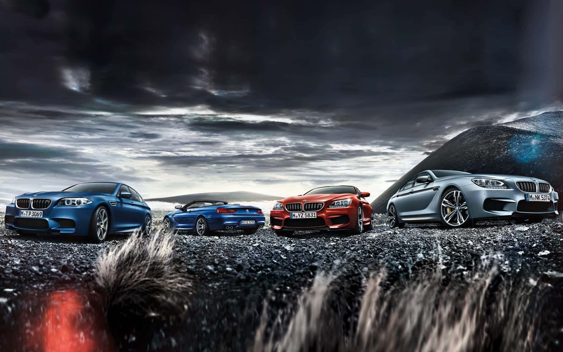 720p M Serisi Farklı Renklerde BMW M Araçları Arka Planı Duvar Kağıdı