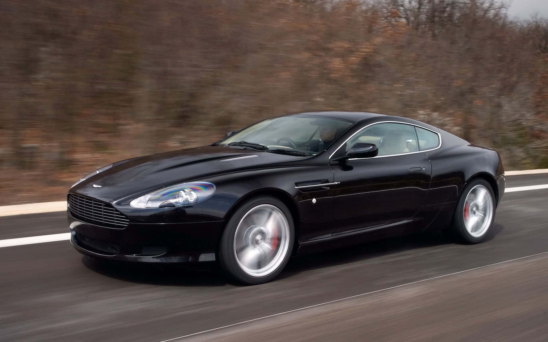 Açık yolda zarif Aston Martin DB9 Duvar Kağıdı
