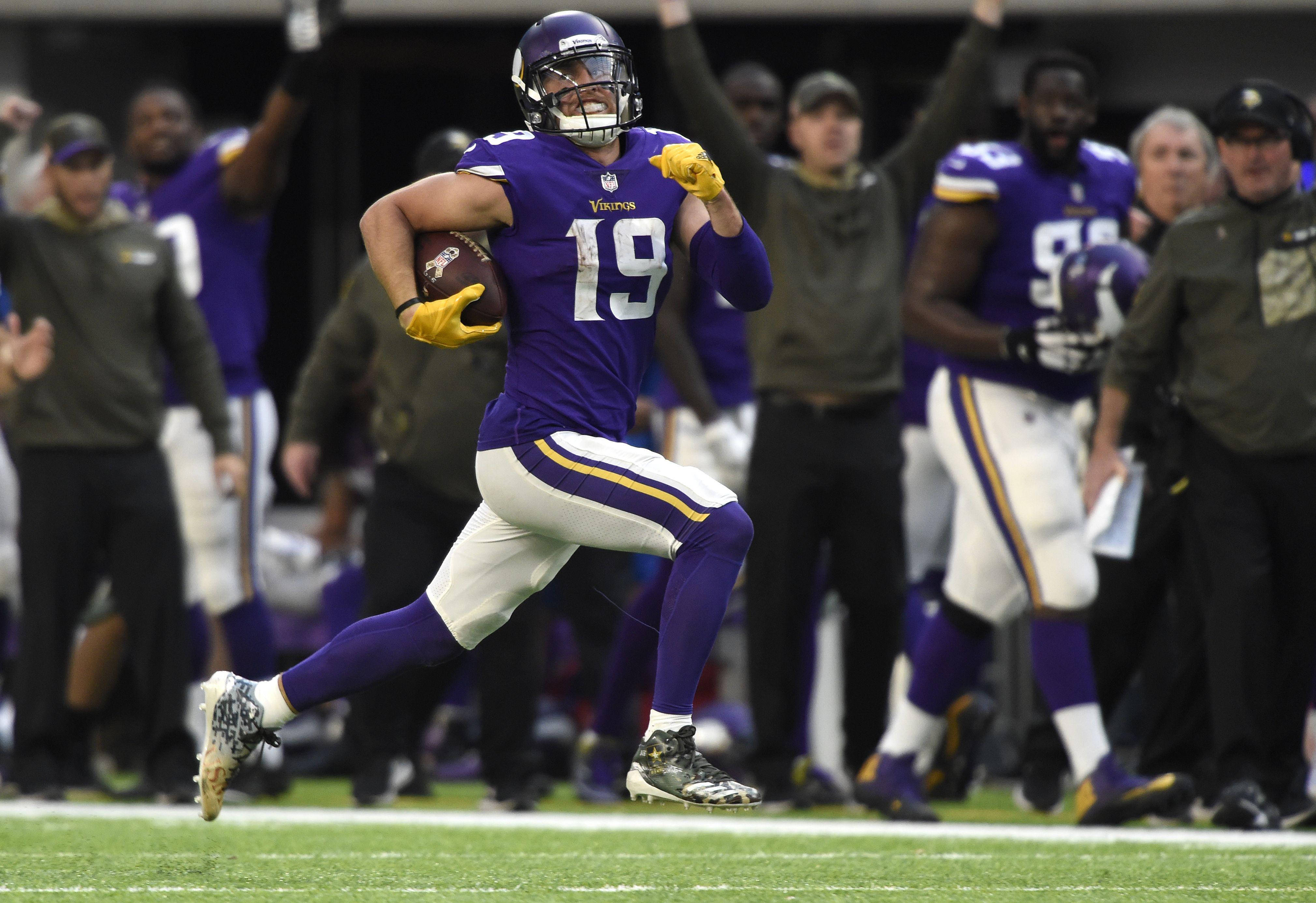 Adam Thielen Geniş Alan Alıcısı Duvar Kağıdı