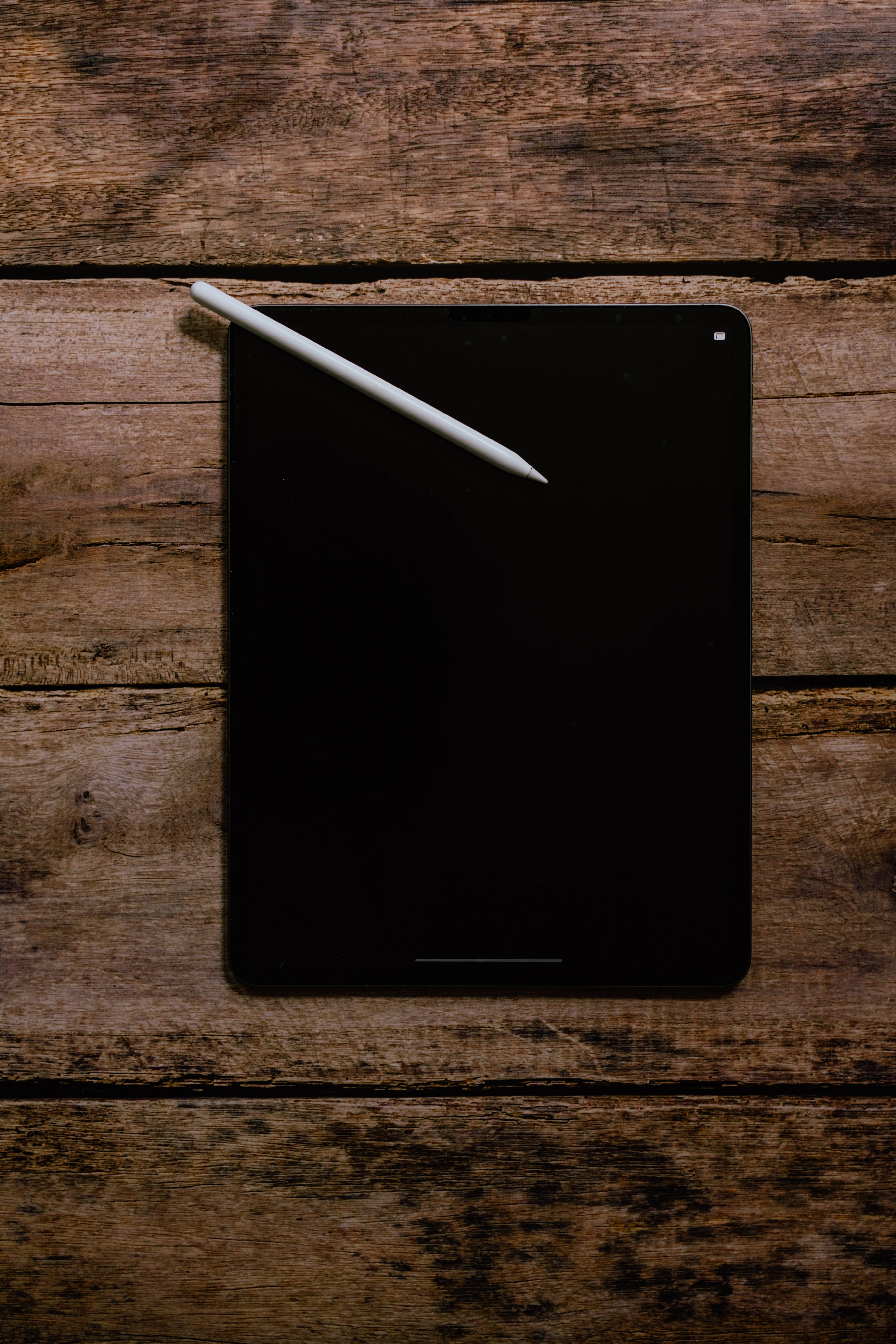 Ahşap Üzerinde Apple iPad Pro Duvar Kağıdı