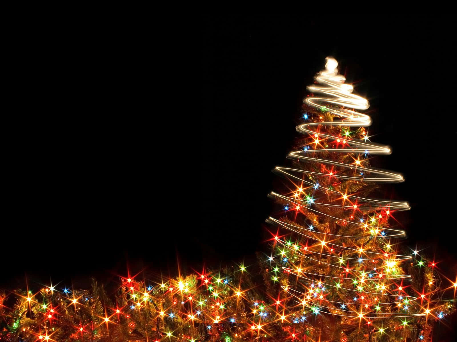 Ailenizle Noel Ruhunu Yaşayın – Noel Işıkları Evinizi Aydınlatıyor Duvar Kağıdı