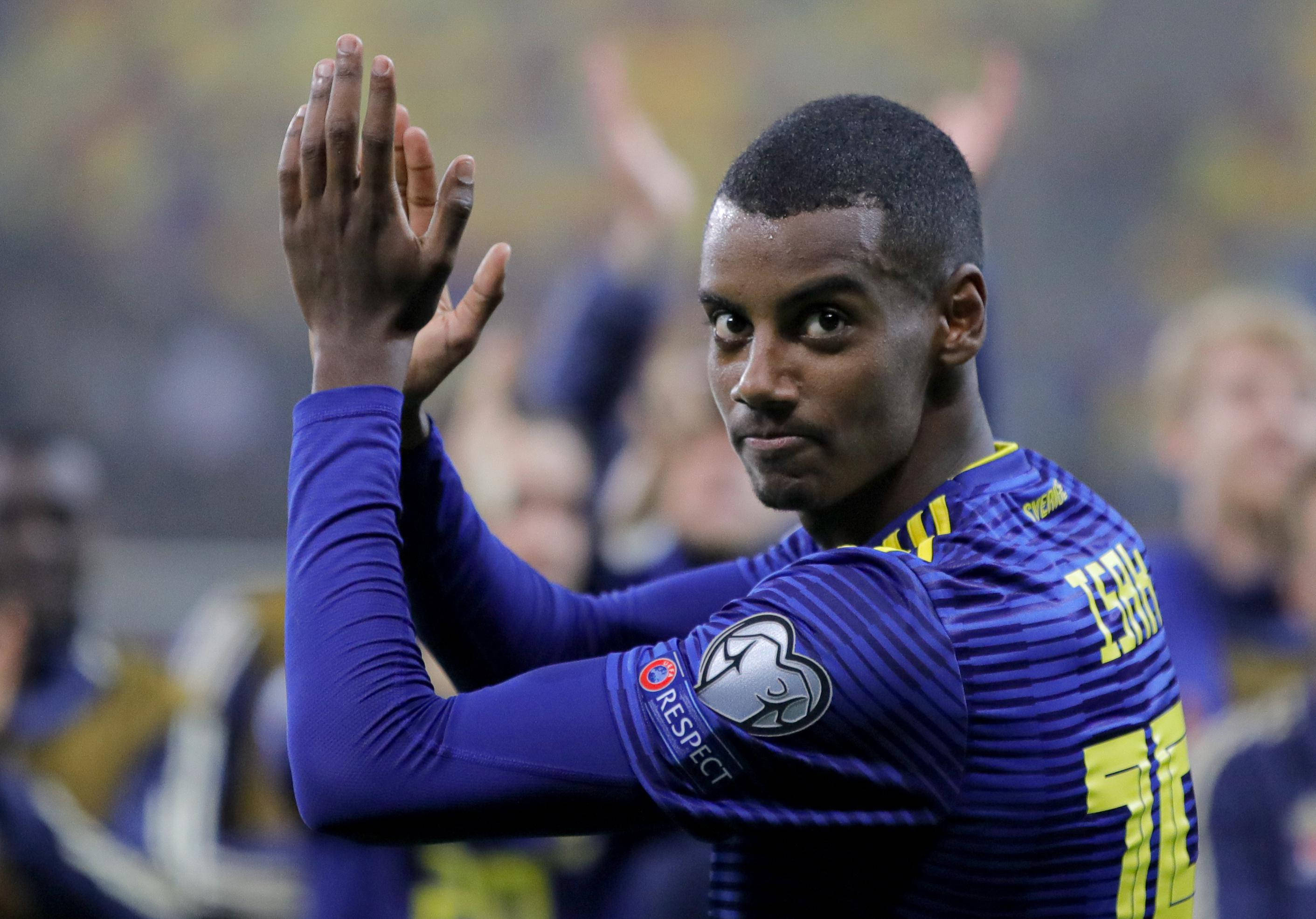 Alexander Isak Yakın Çekim Alkışlıyor Duvar Kağıdı