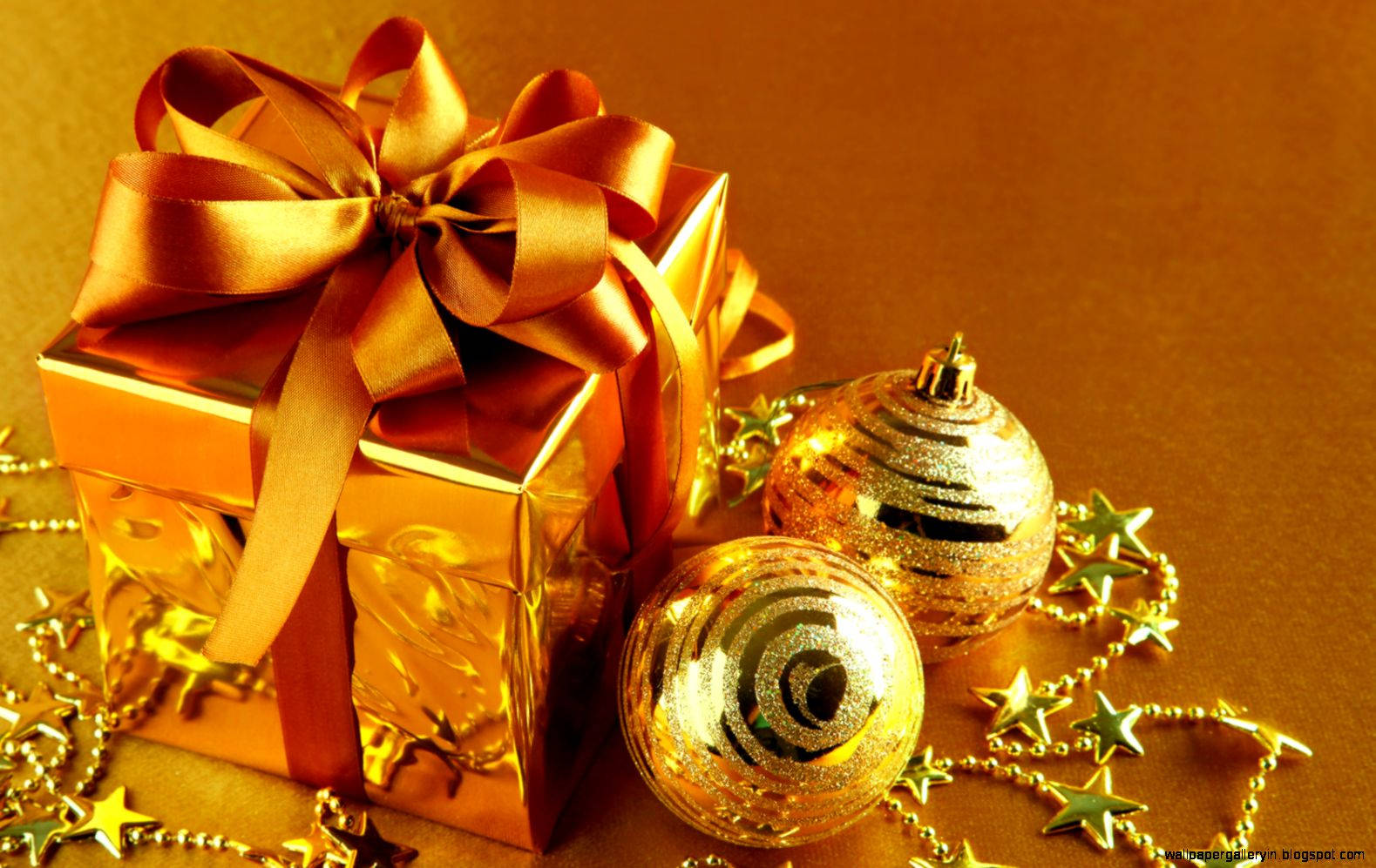 Altın Noel Hediyesi Duvar Kağıdı