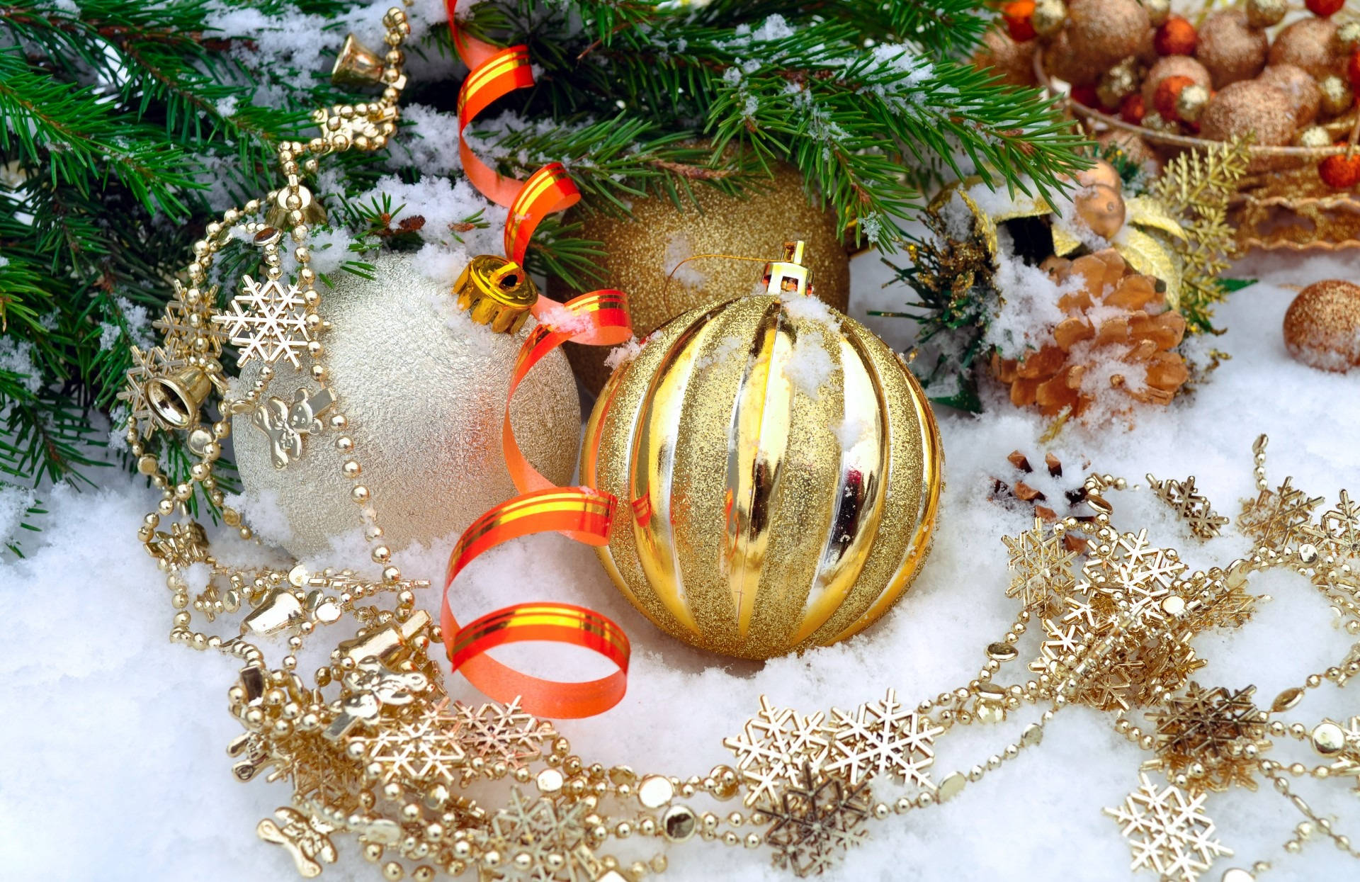 Altın Rengi Güzel Noel Süsleri Duvar Kağıdı