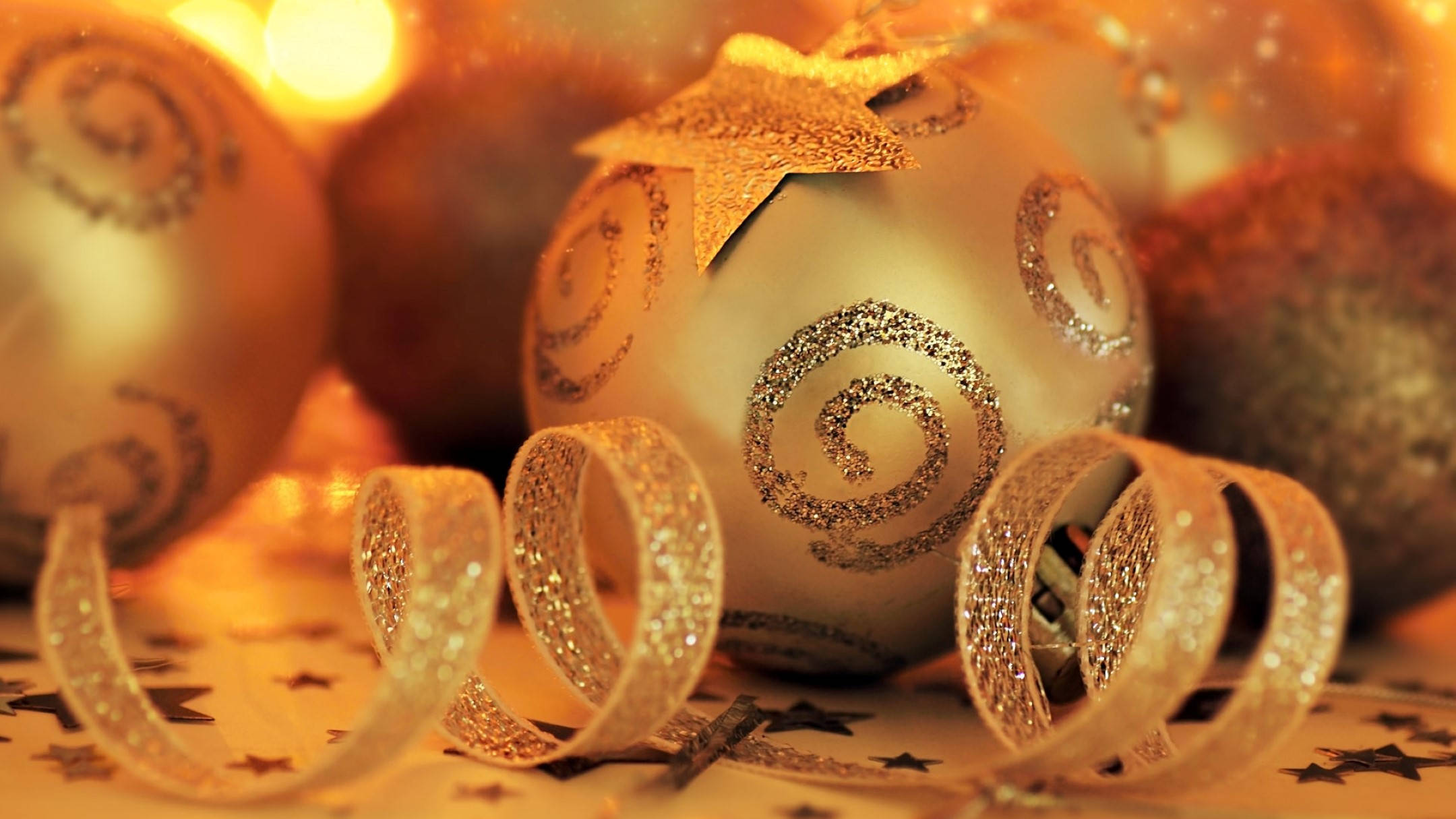 Altın Sarısı Noel Estetiği Duvar Kağıdı