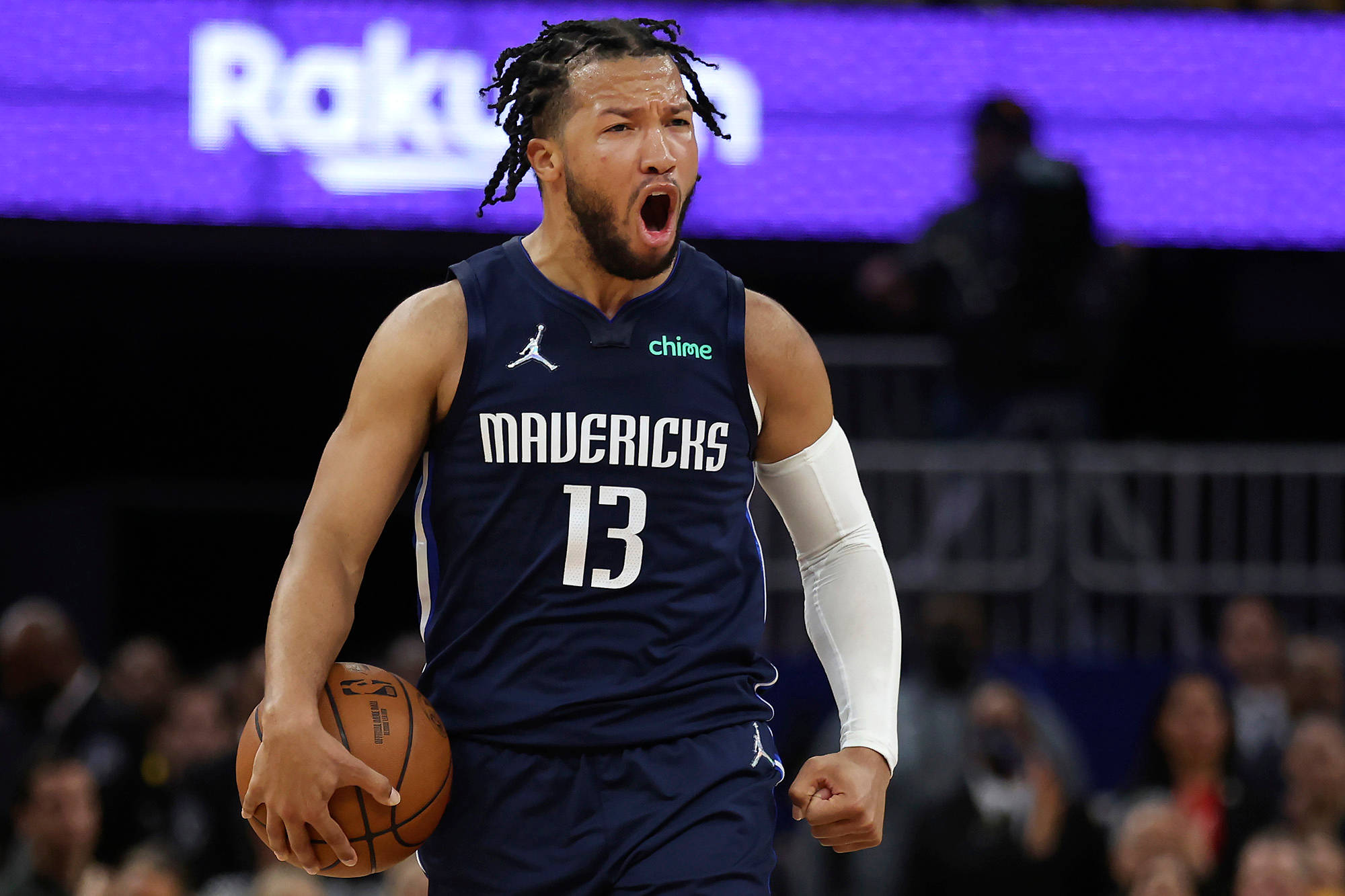 Amerikalı Profesyonel Basketbolcu Jalen Brunson Hayranlık İçinde Duvar Kağıdı