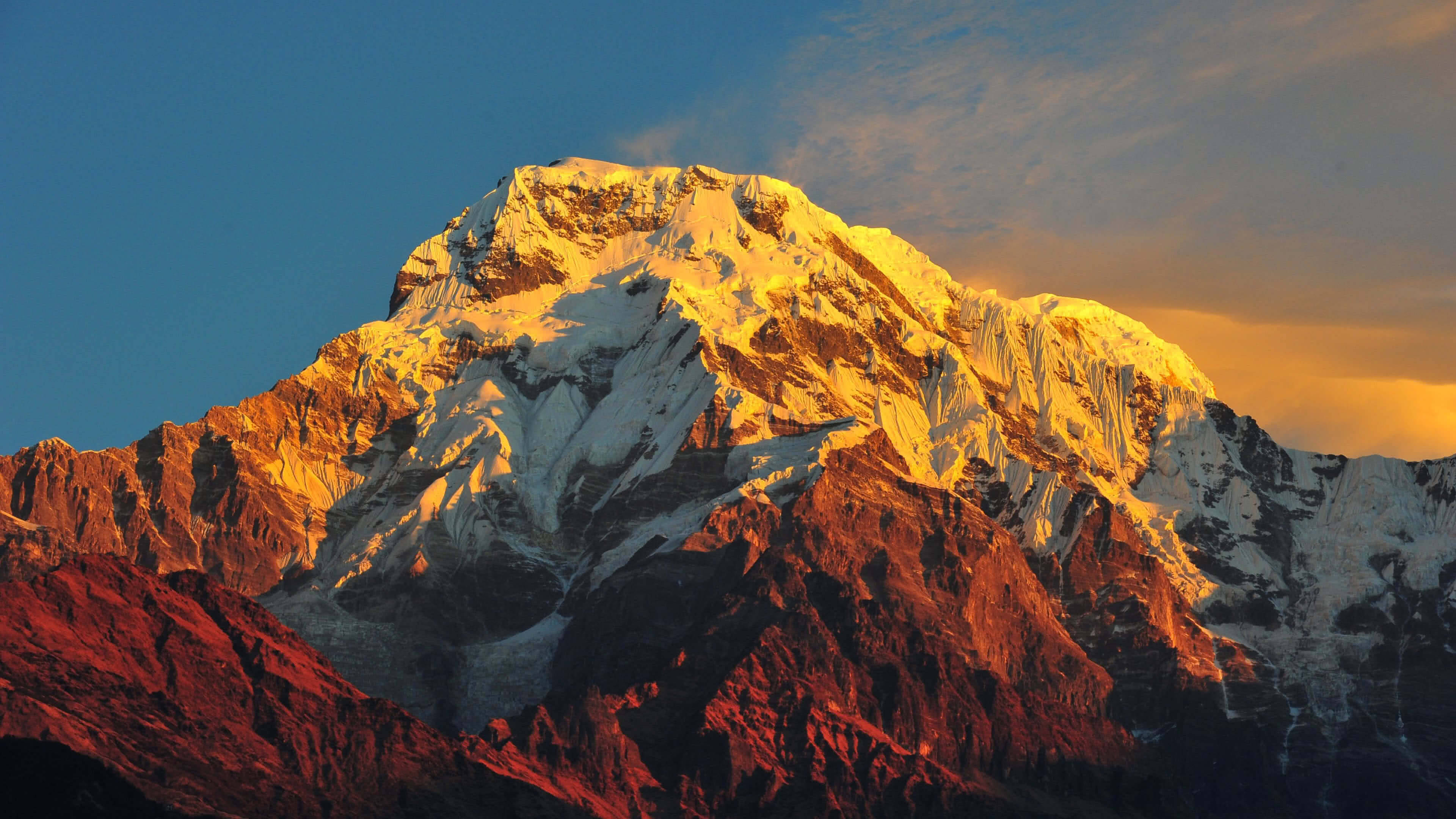 Annapurna Masifi, Himalayalar'ın Nefes Kesen 4K Çözünürlüklü Manzarası Duvar Kağıdı