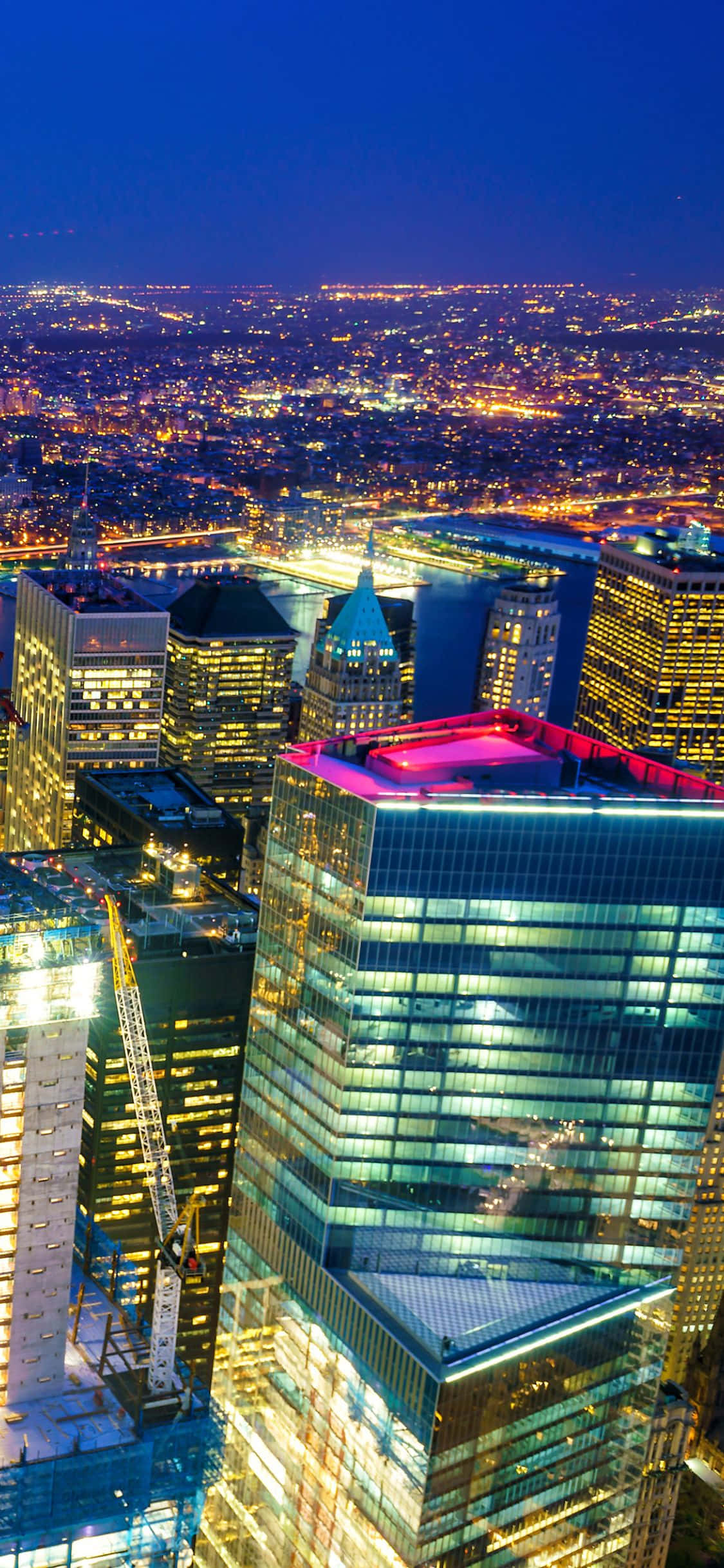Apple iPhone Xs'ten görülen ikonik New York City silüetinin gece ışıkları Duvar Kağıdı