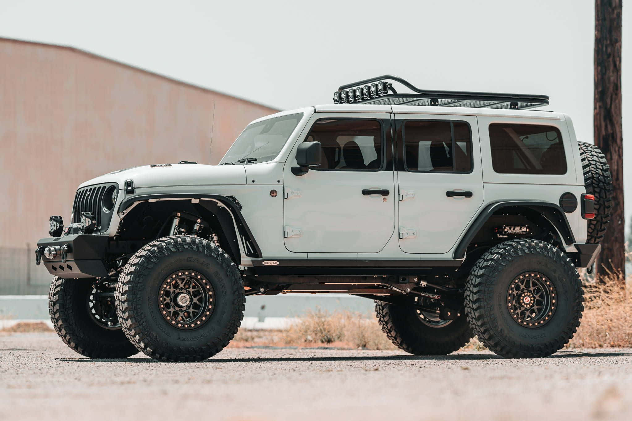Arazi Macerası: Güçlü Bir SUV Duvar Kağıdı