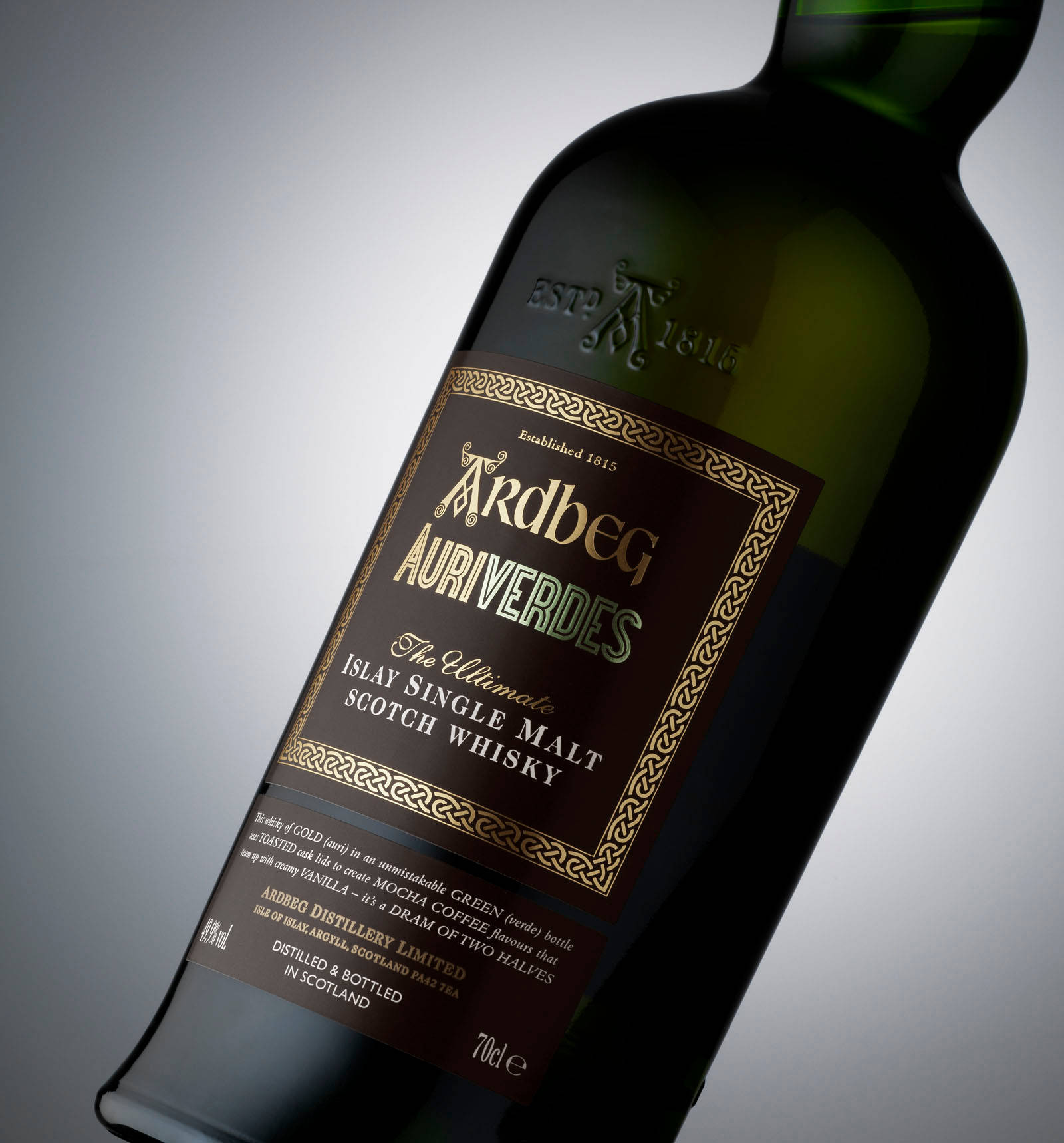 Ardbeg Auriverdes Viski Şişesi Duvar Kağıdı