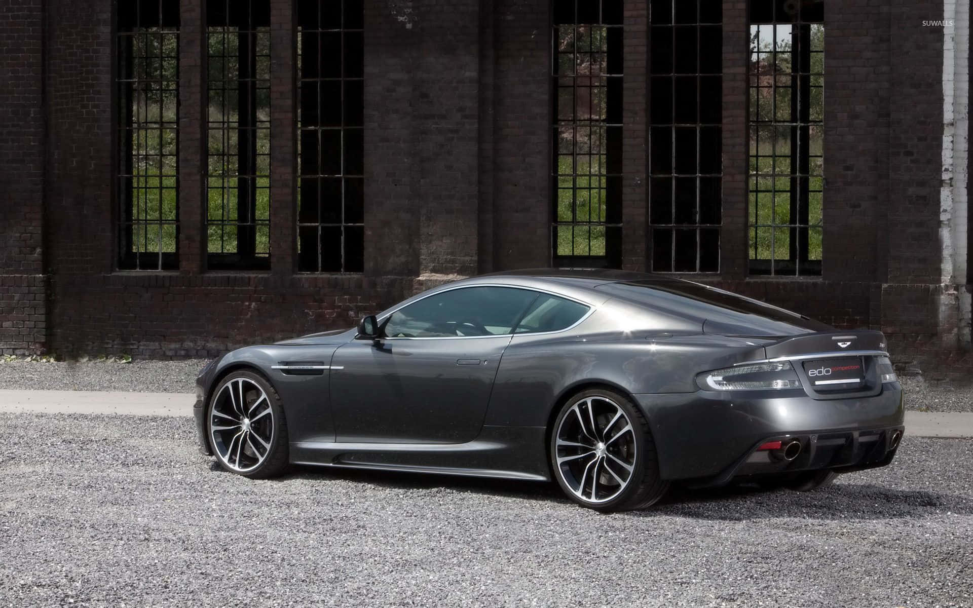 Aston Martin DB9 Zarafet ve Güç Duvar Kağıdı