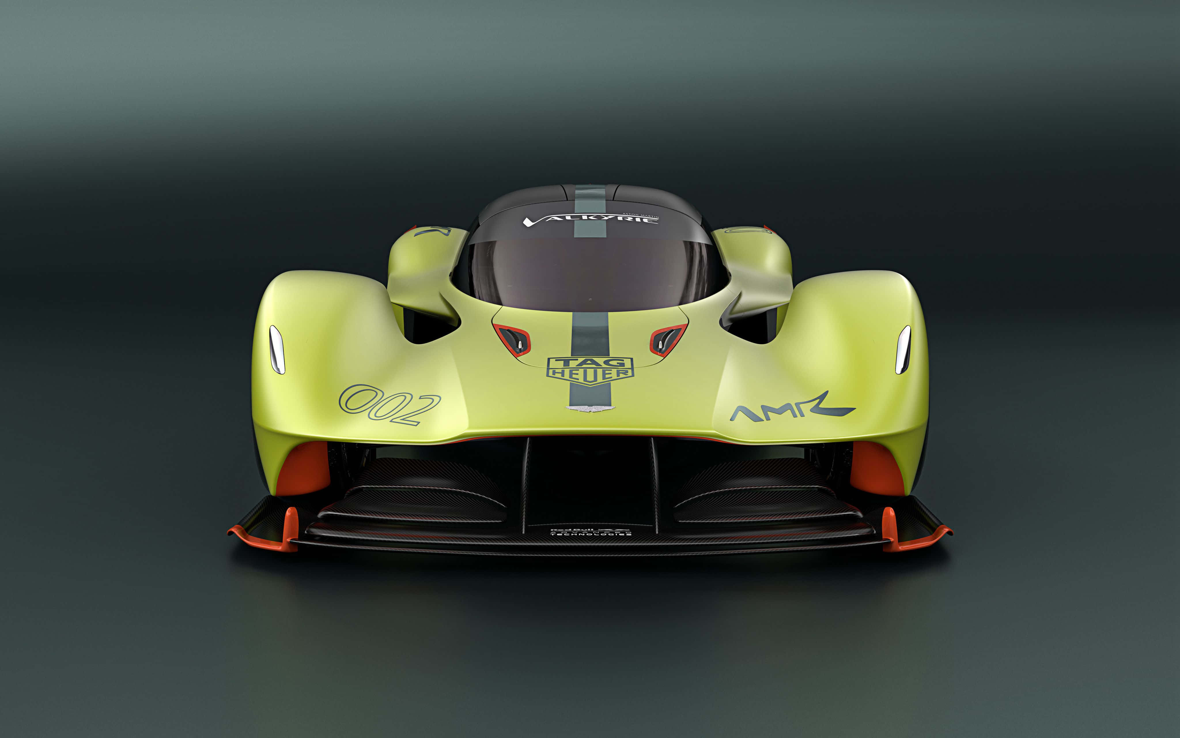 Aston Martin Valkyrie Pistte Yarışıyor Duvar Kağıdı