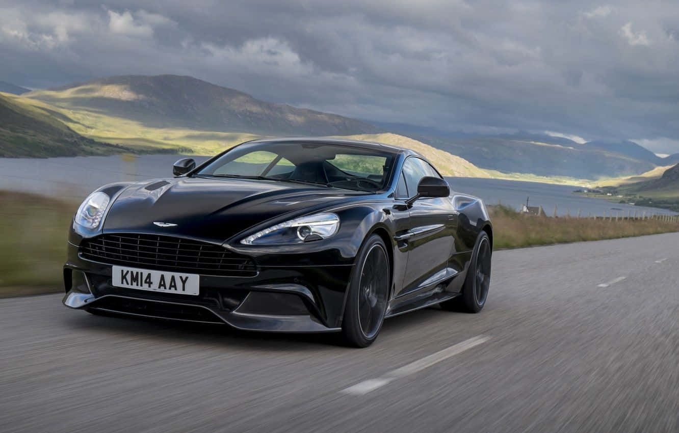 Aston Martin Vanquish - Lüks Performans Spor Otomobil Duvar Kağıdı