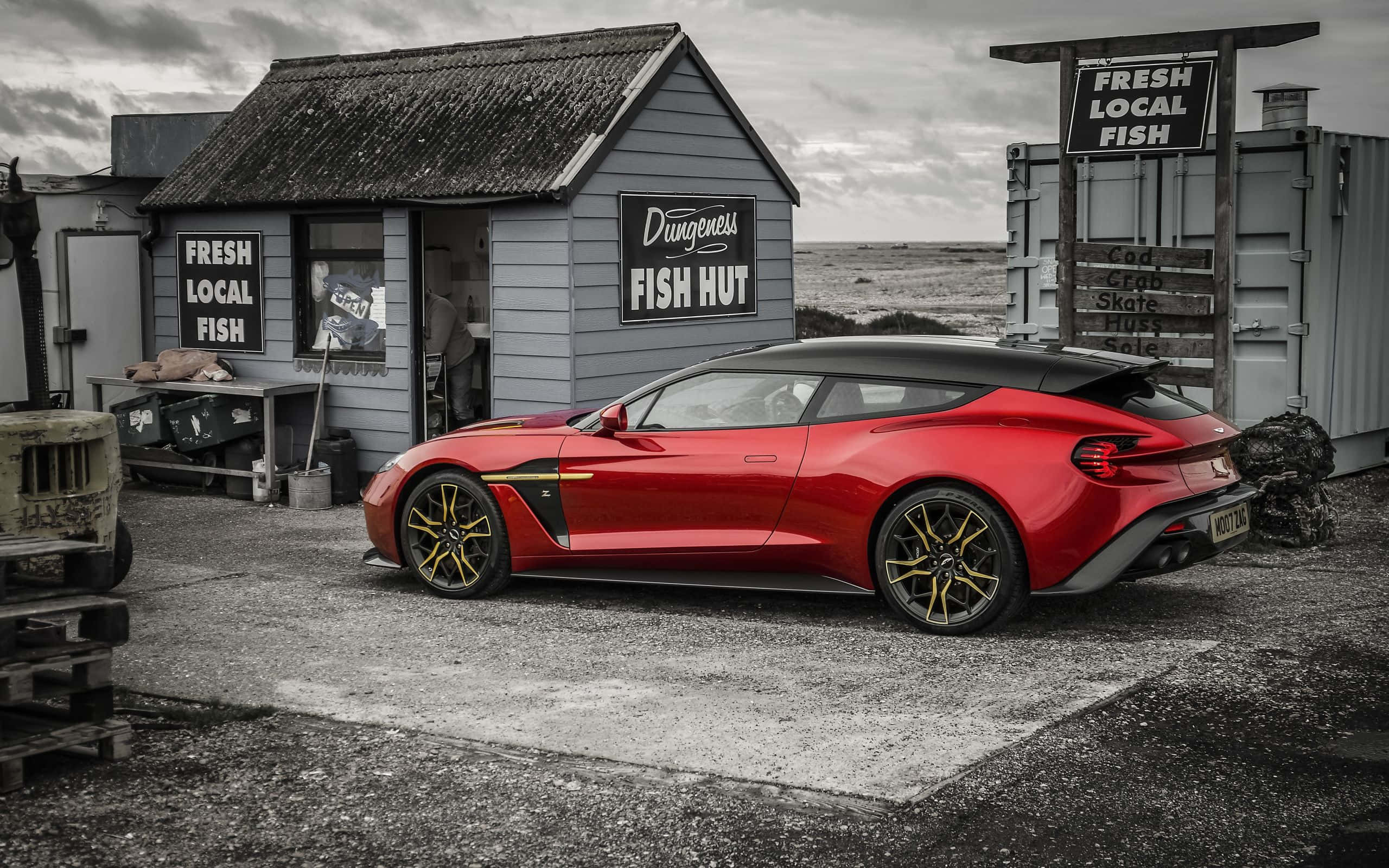 Aston Martin Vanquish Büyüleyici Bir Manzarada Duvar Kağıdı