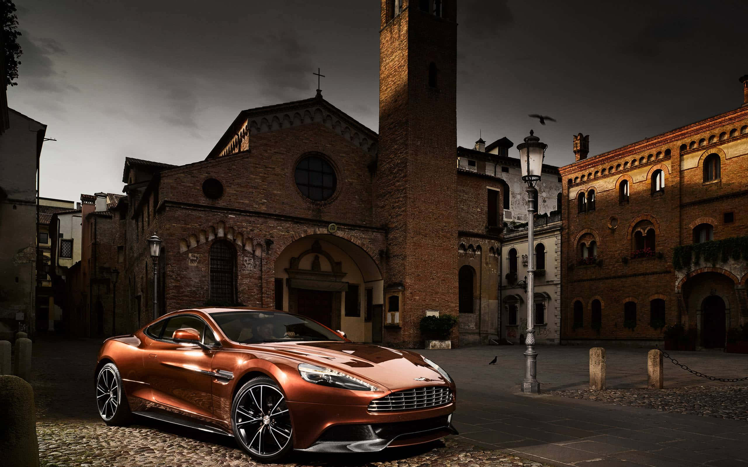 Aston Martin Vanquish: Lüks ve Güç Duvar Kağıdı