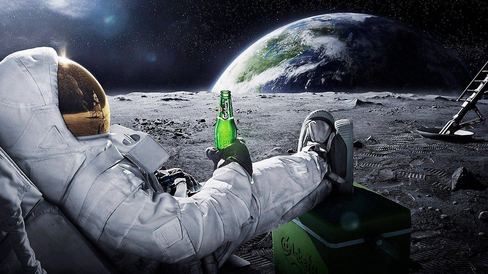 Astronot En Havalı Masaüstü Duvar Kağıdı İçiyor Duvar Kağıdı