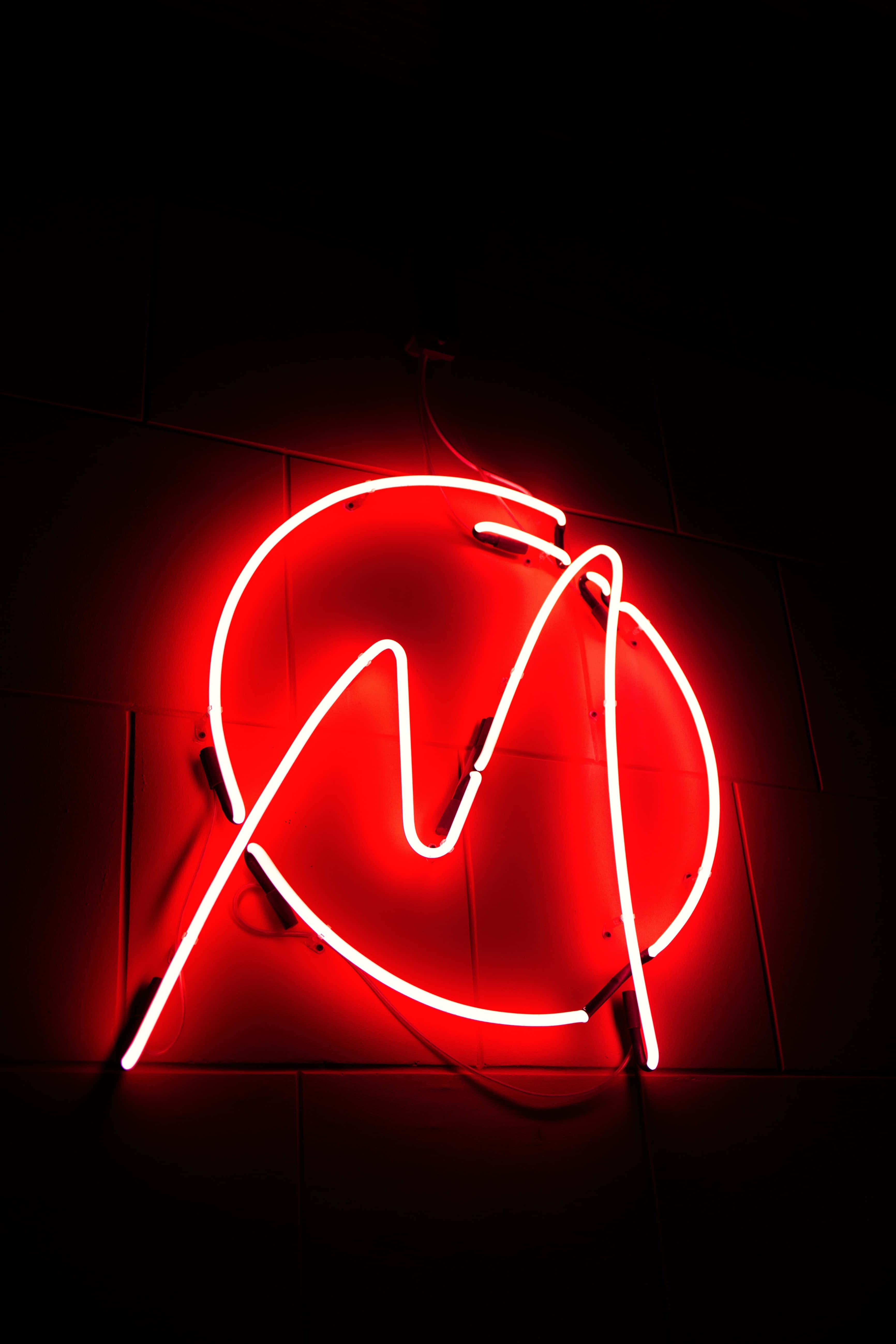 Aydınlatılmış Neon Kırmızı Gradyan Arka Plan Duvar Kağıdı