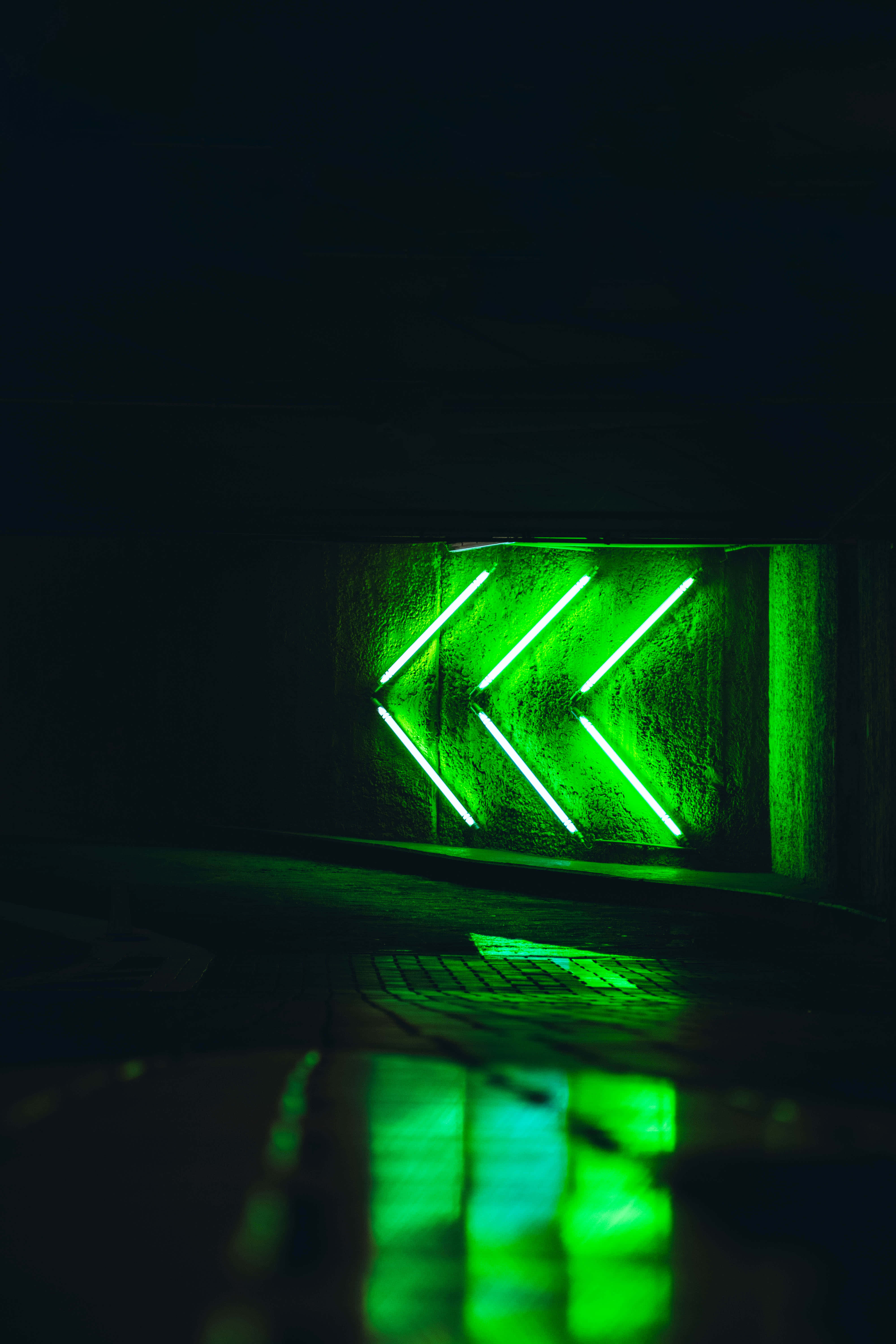 Başlık: Canlı Neon Yeşil Enerji Duvar Kağıdı