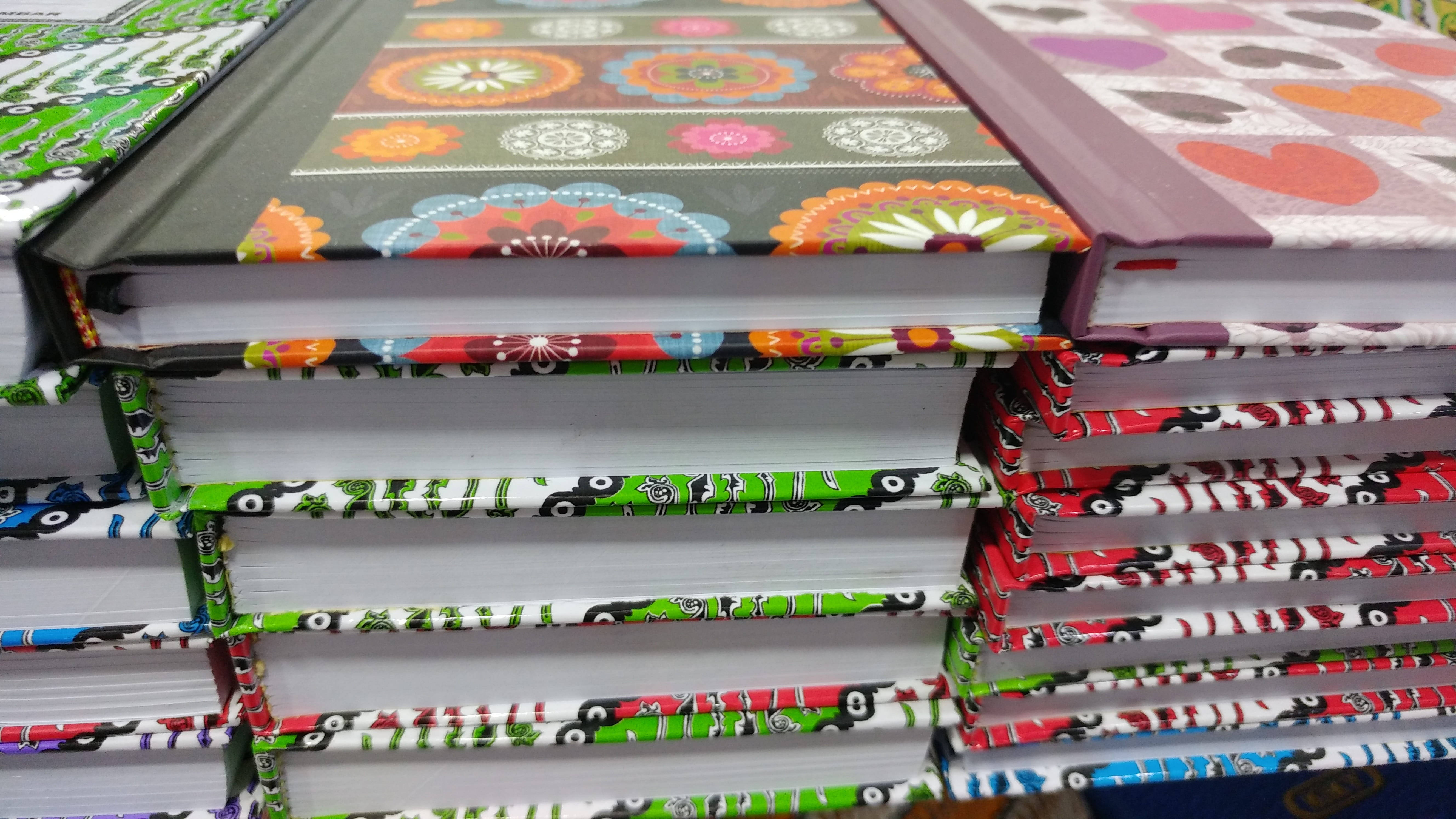 Batik Kitap Kapakları Duvar Kağıdı