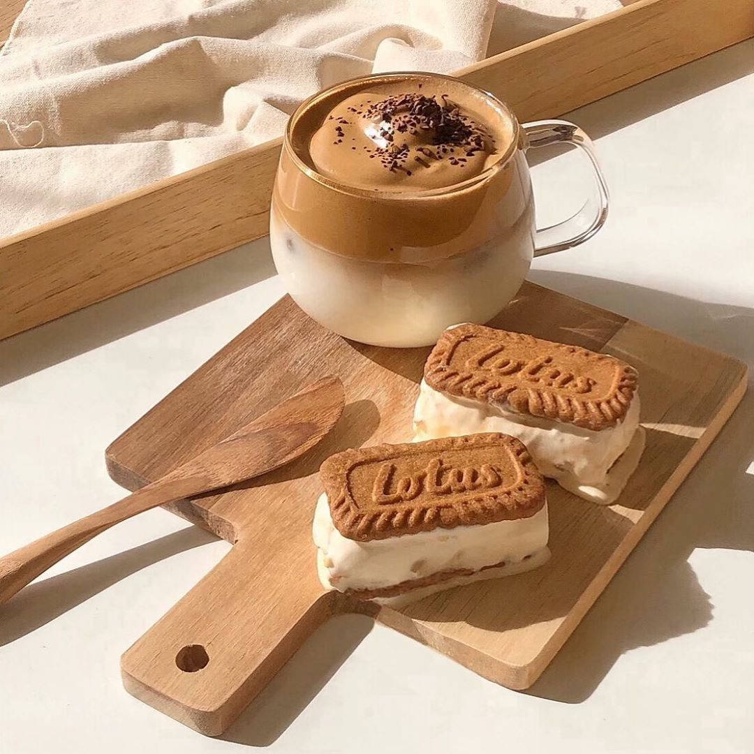 Bej Estetik Kahve Latte ve Kurabiyeler Duvar Kağıdı