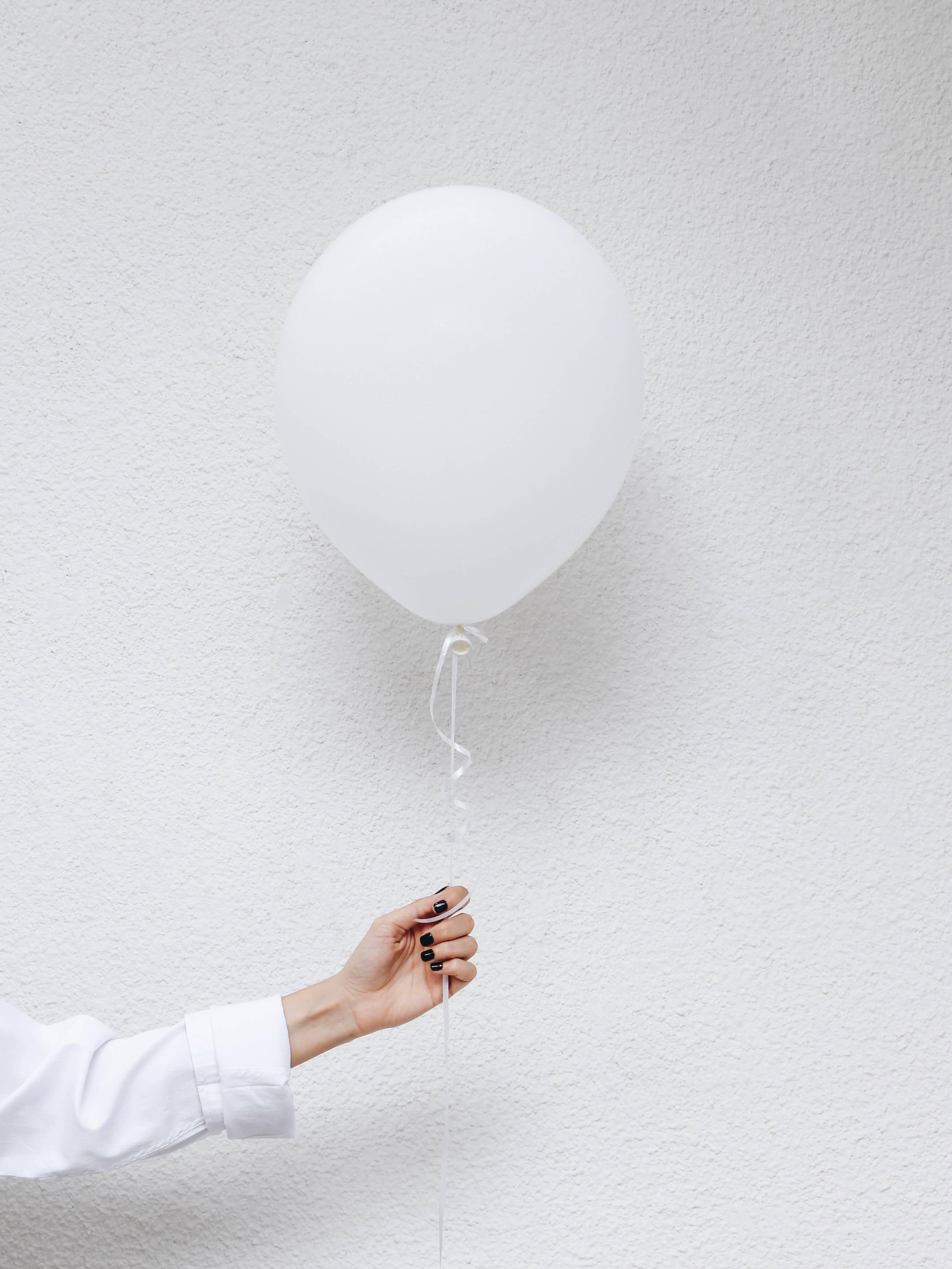 Beyaz Estetikte Balon Duvar Kağıdı