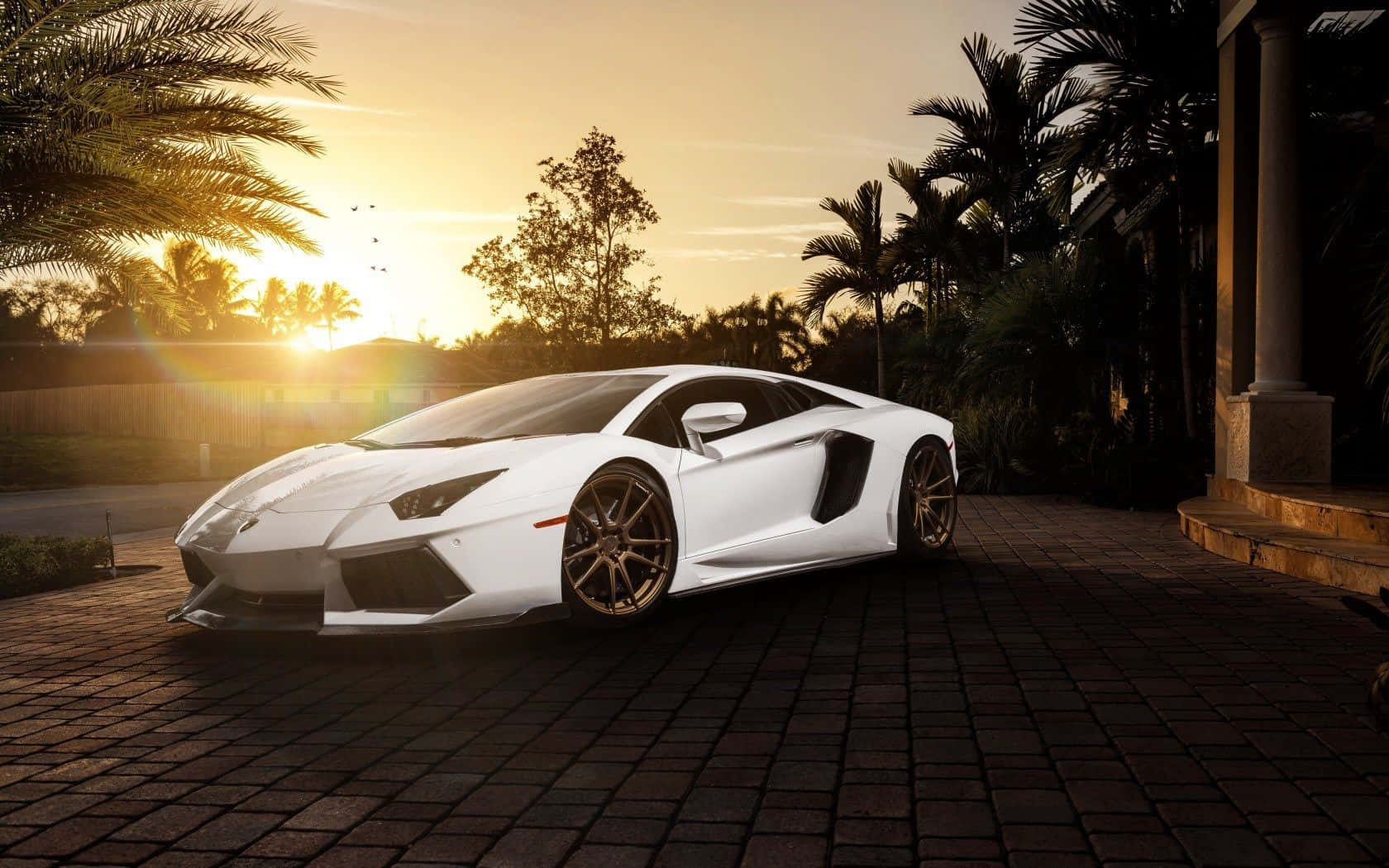 Beyaz Lamborghini Aventador Gün Batımında Duvar Kağıdı