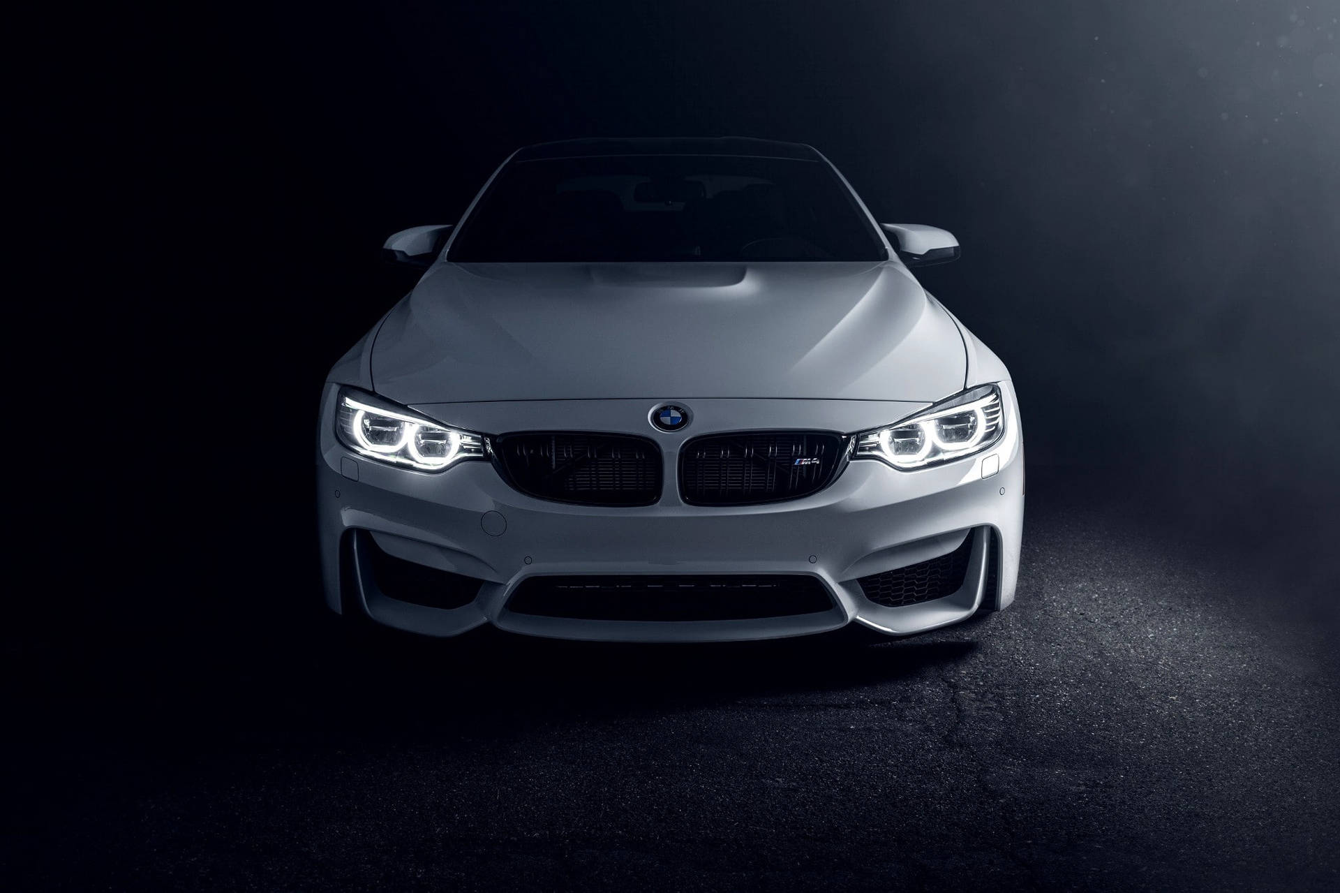 Beyaz M4 BMW Dizüstü Bilgisayar