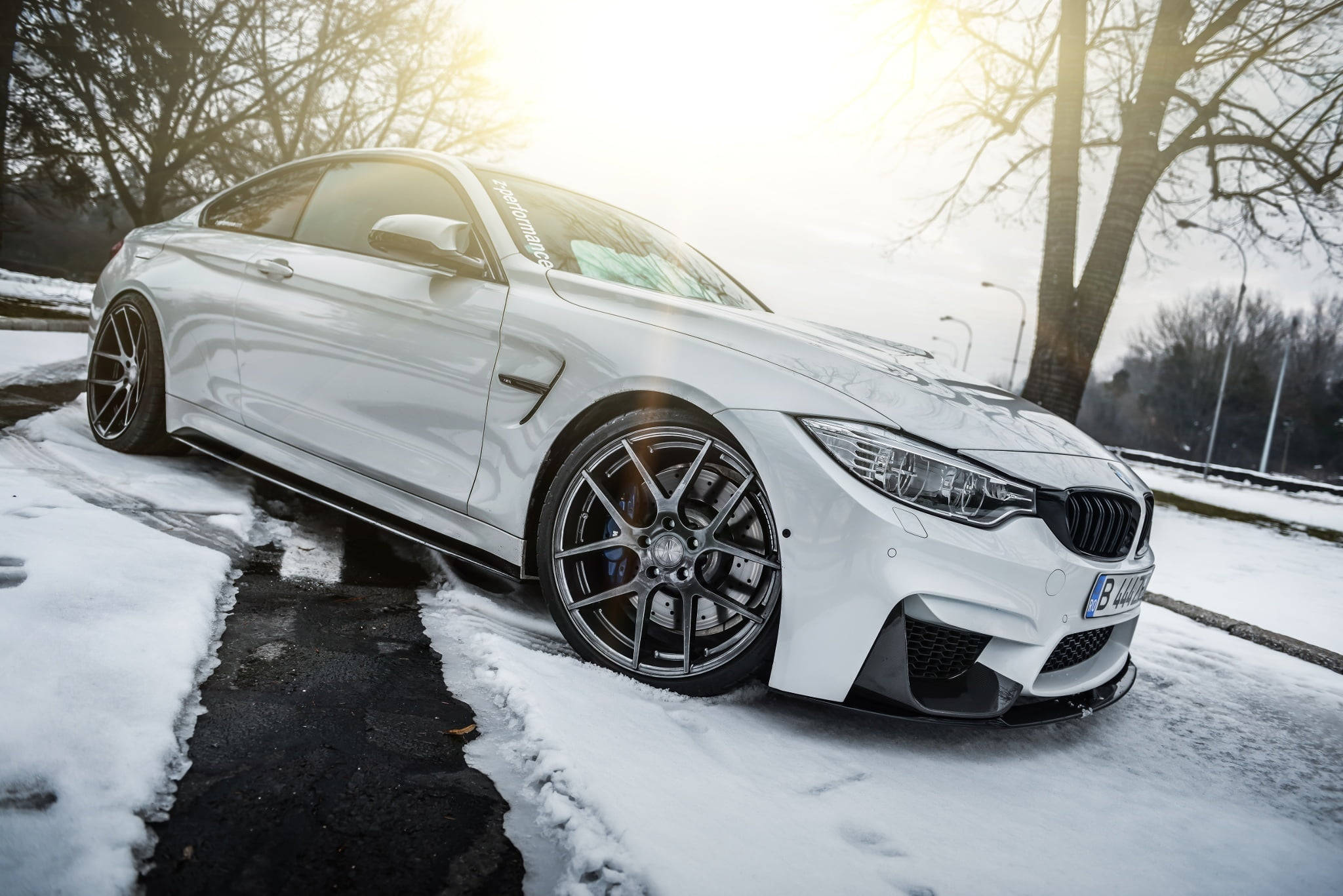 Beyaz M4 BMW Dizüstü Bilgisayar Duvar Kağıdı