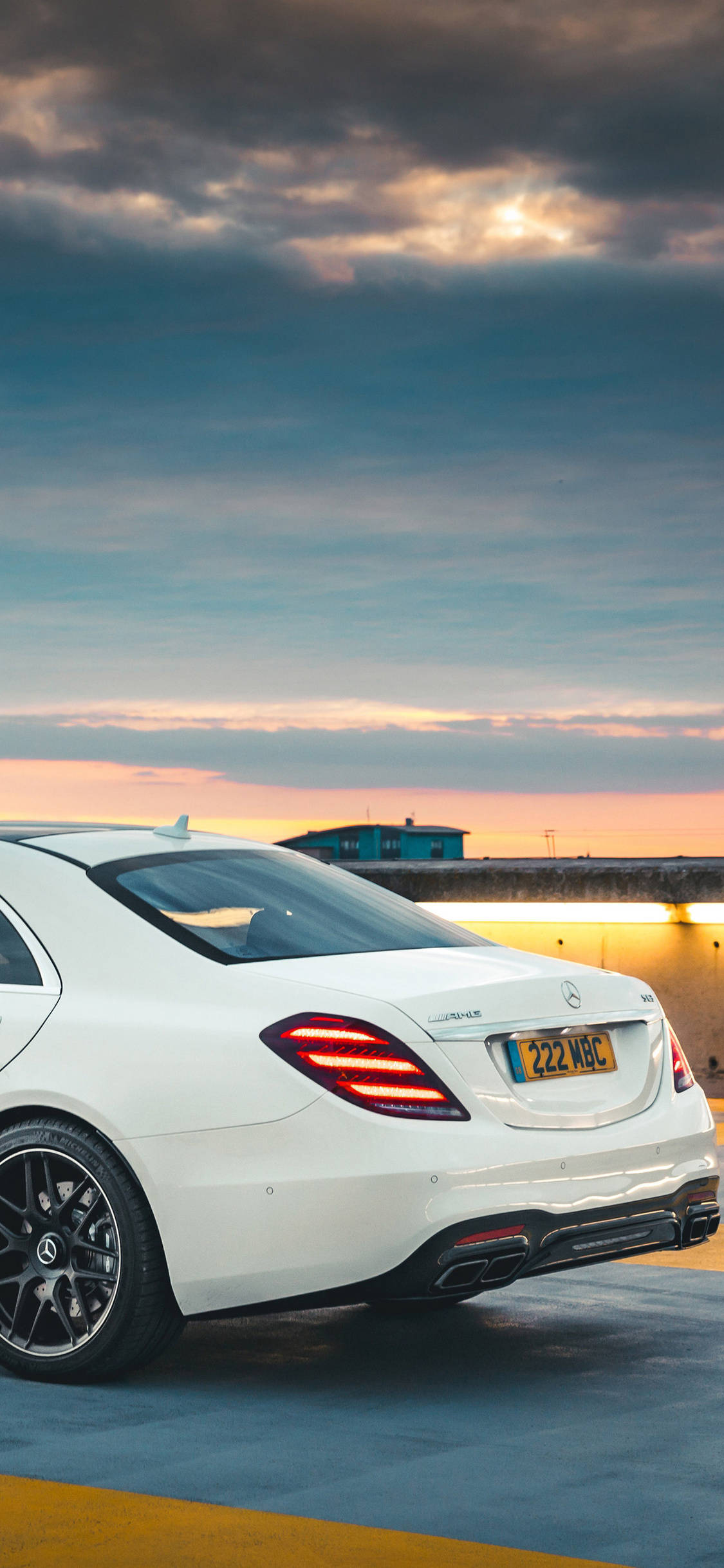 Beyaz Mercedes Benz Arka iPhone Duvar Kağıdı
