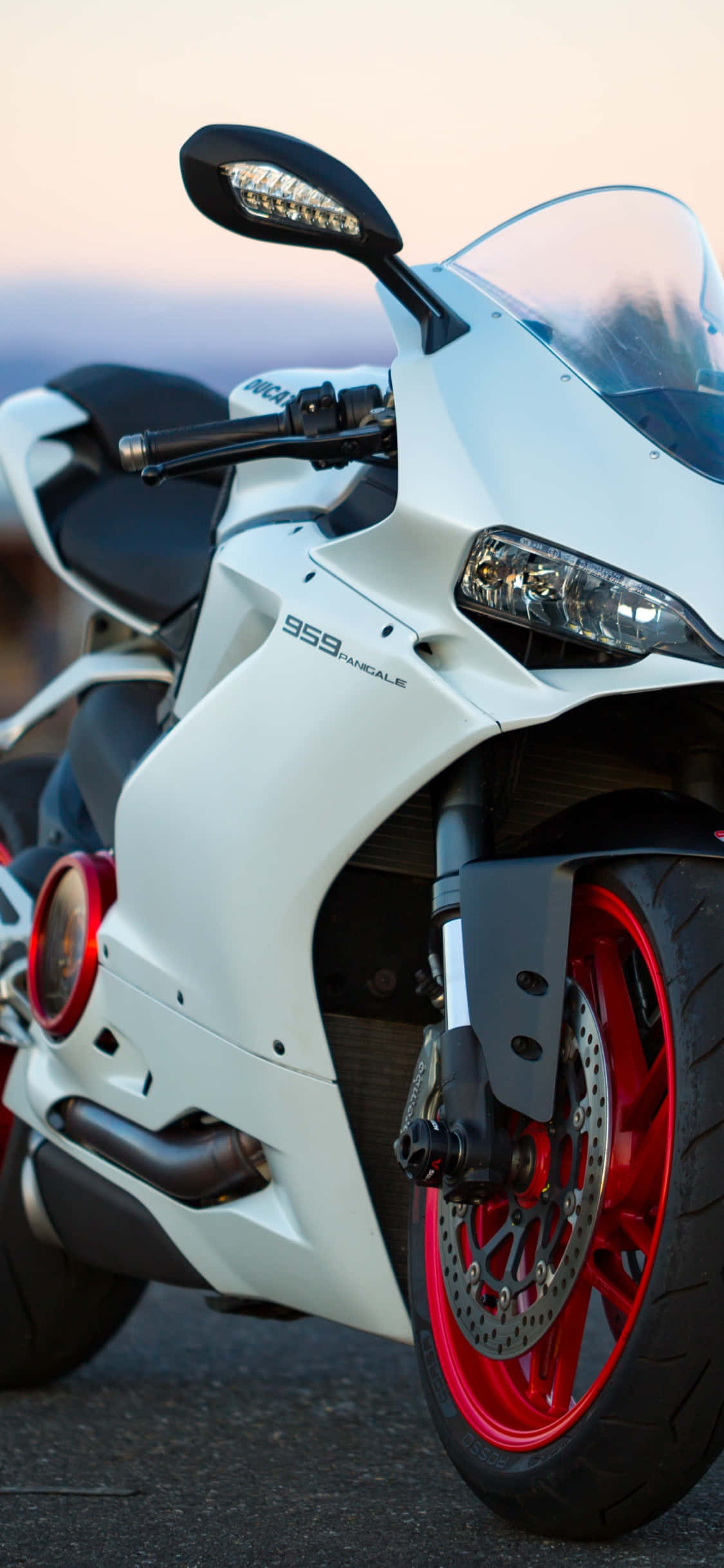 Beyaz Süper Motosiklet Resmi Duvar Kağıdı