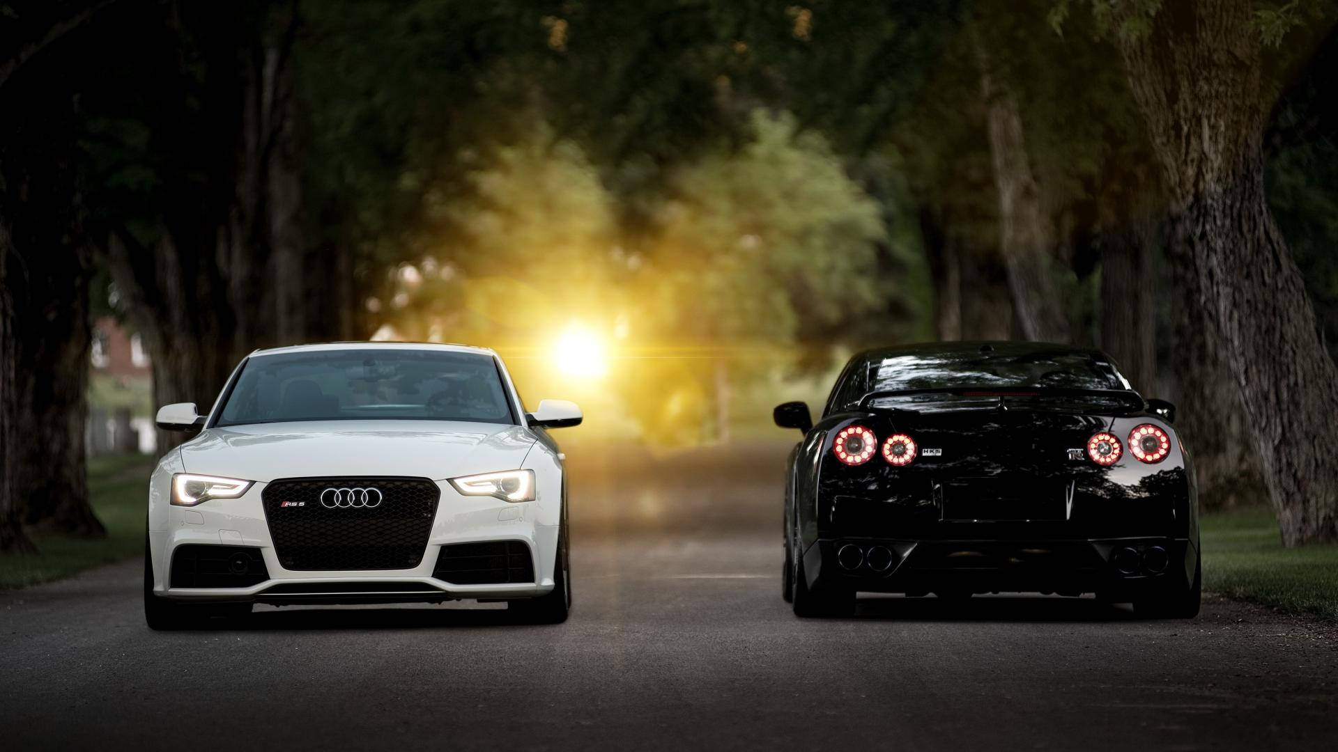 Beyaz ve Siyah Nissan GTR Arabalar