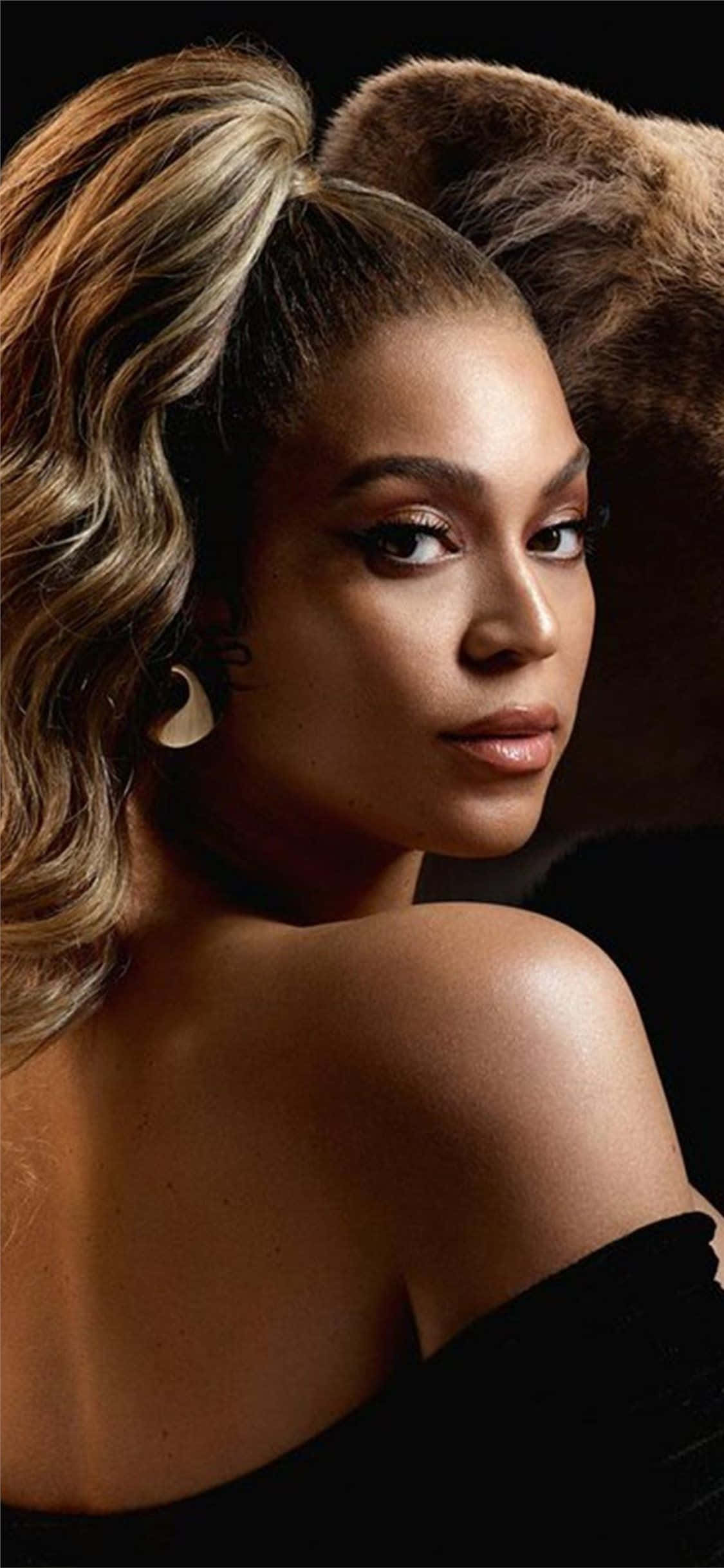 Beyonce bu büyüleyici görüntüde büyü, güç ve zarafet yayıyor. Duvar Kağıdı