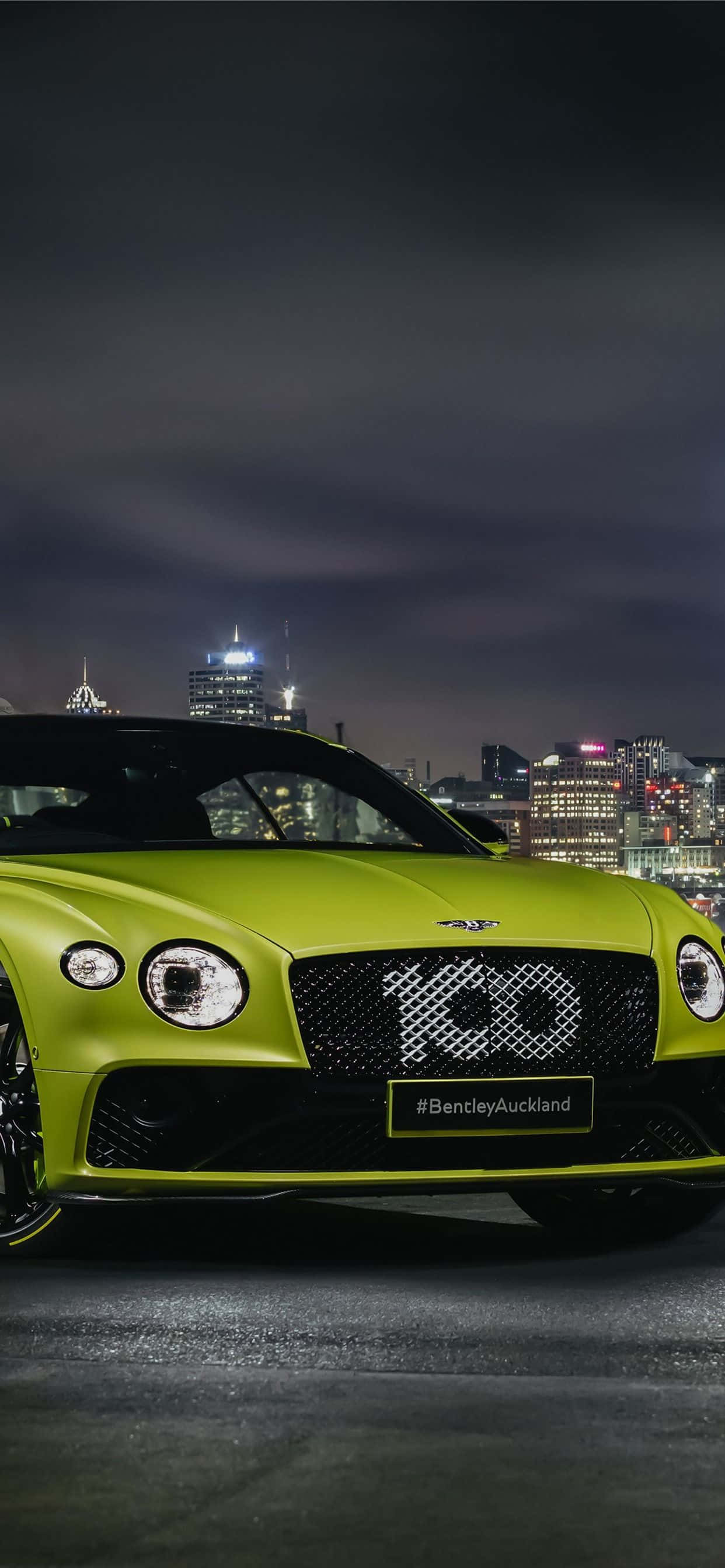 Bir Bentley'in Klasik Stili, iPhone Xs Max'in Modern Teknolojisiyle Buluşuyor Duvar Kağıdı