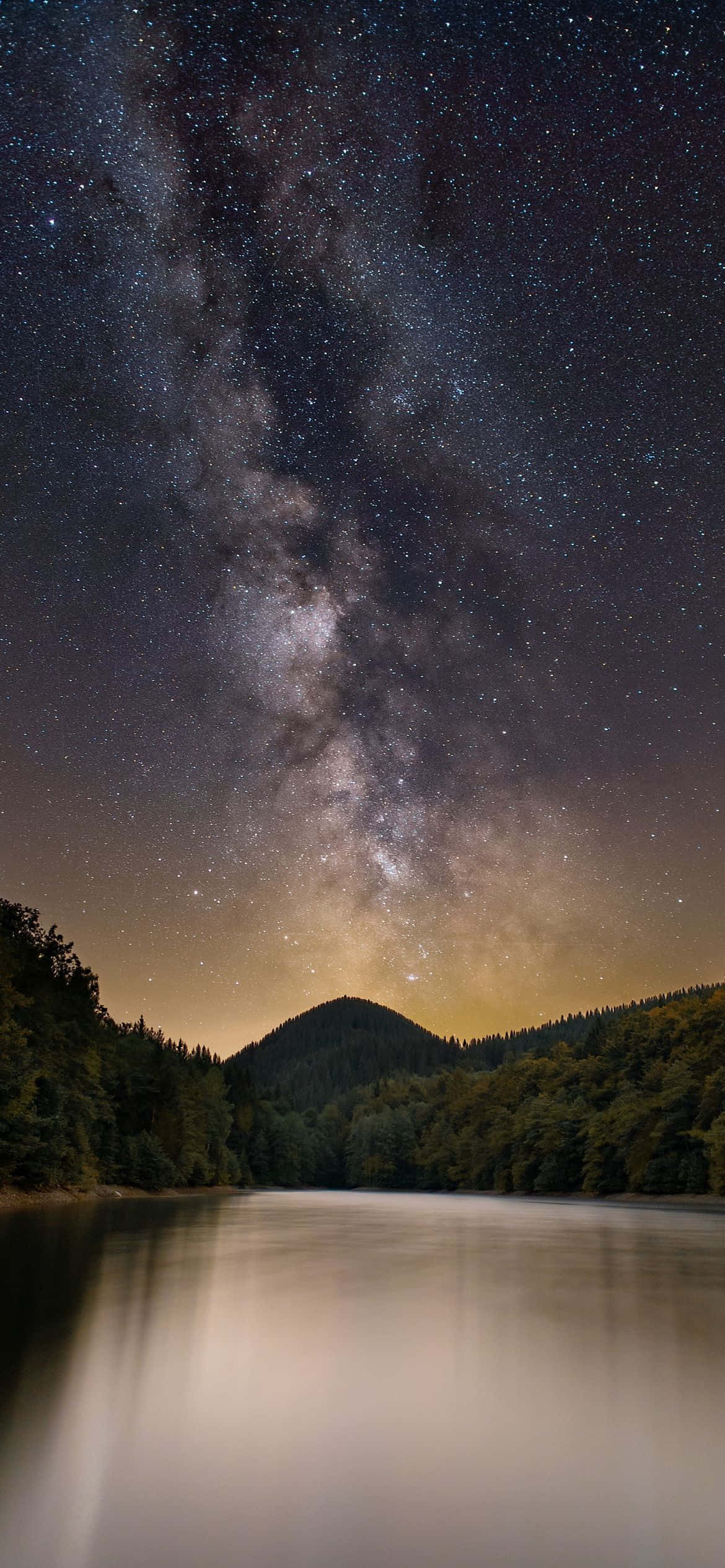 Bir dağ sırasının arkasında gün doğumunun fotoğrafı Duvar Kağıdı