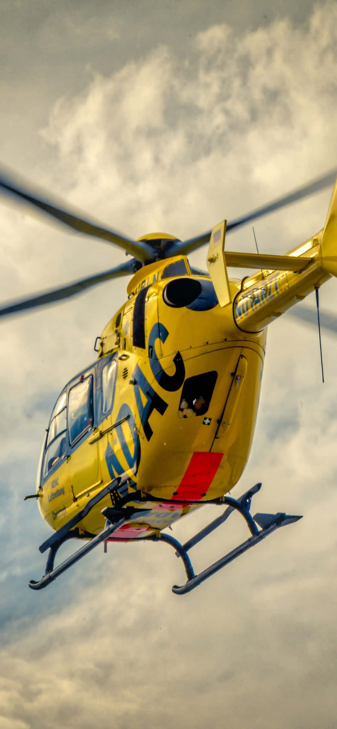 Bir iPhone Xs ve Helikopterle Şık Seyahat Edin Duvar Kağıdı