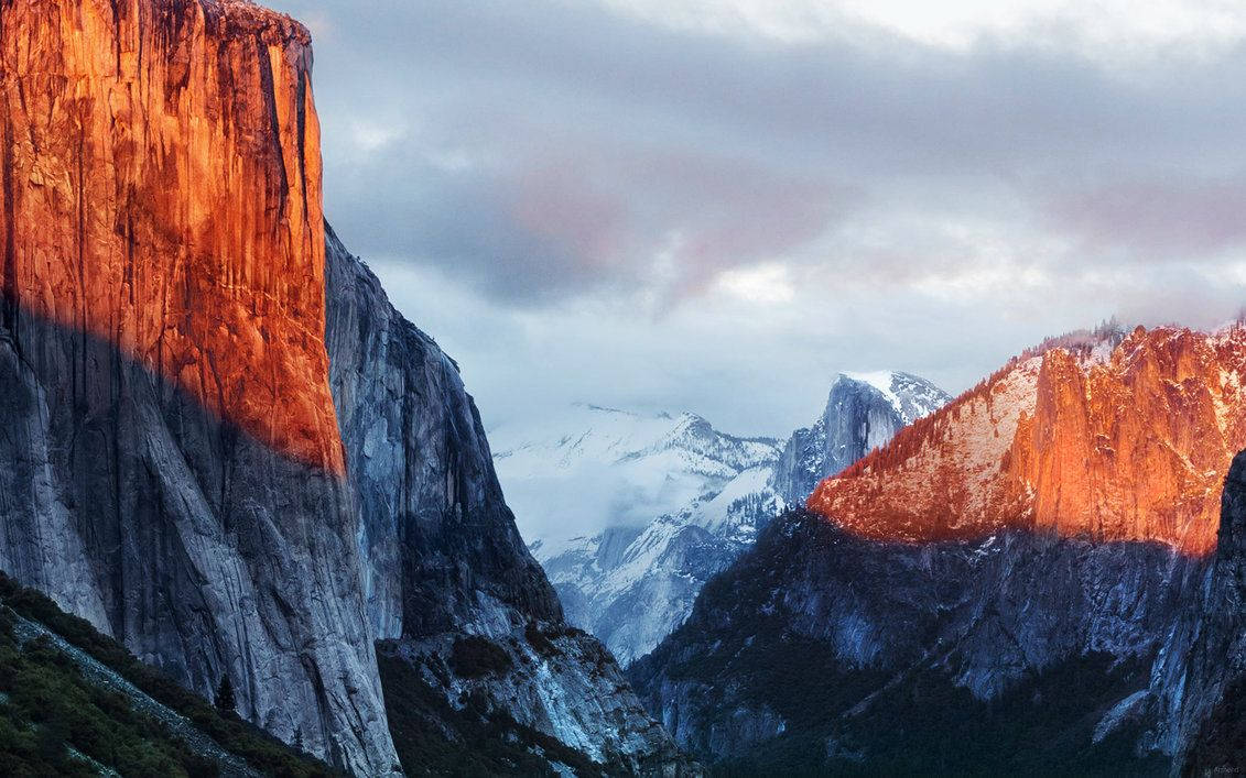 Bir MacBook Pro'nun Manzarasından Görkemli Yosemite Dağı Duvar Kağıdı