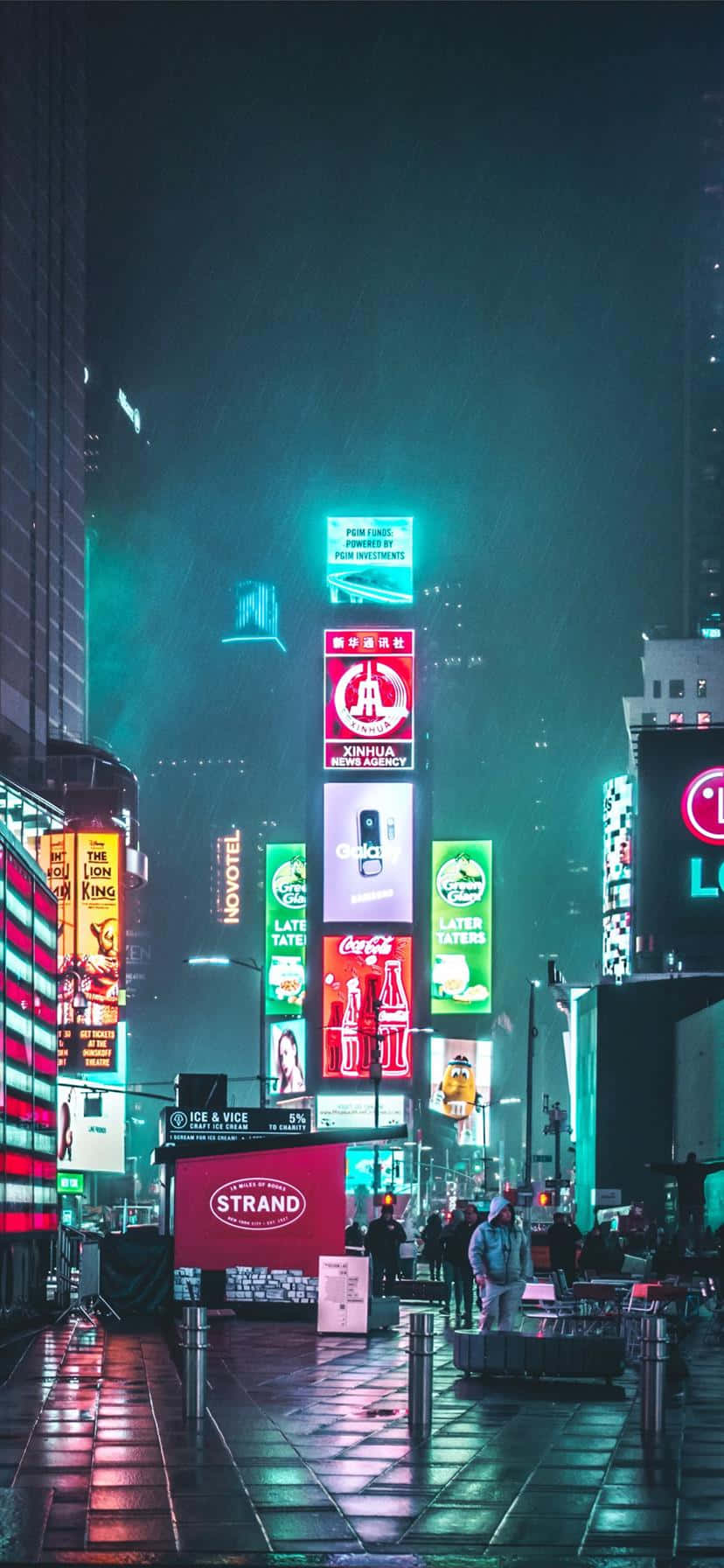 Bir neon ışıltısı nefes kesici bir şehir silüetini sergiliyor. Duvar Kağıdı