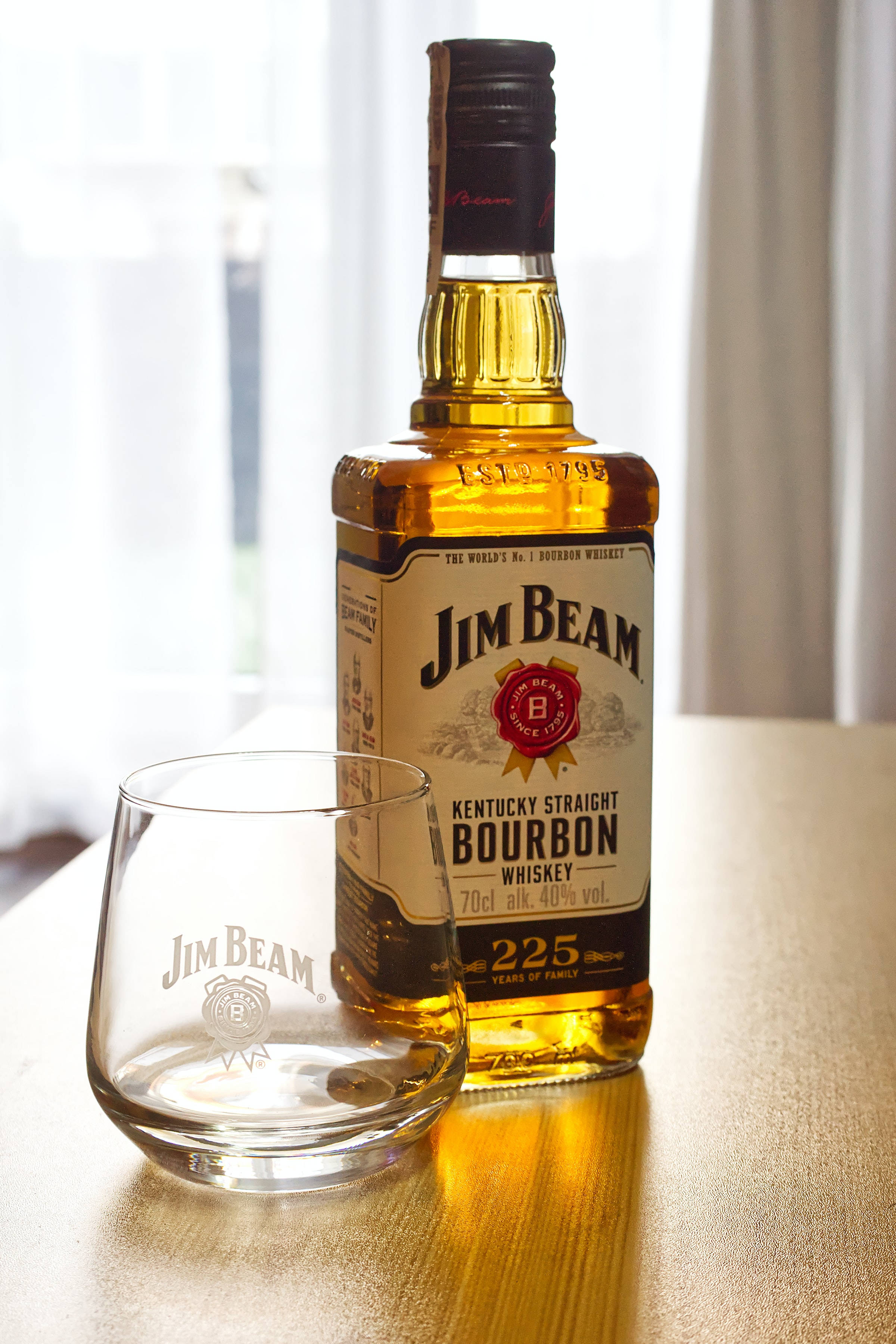Bir Şişe Jim Beam Burbon Viskisi Duvar Kağıdı