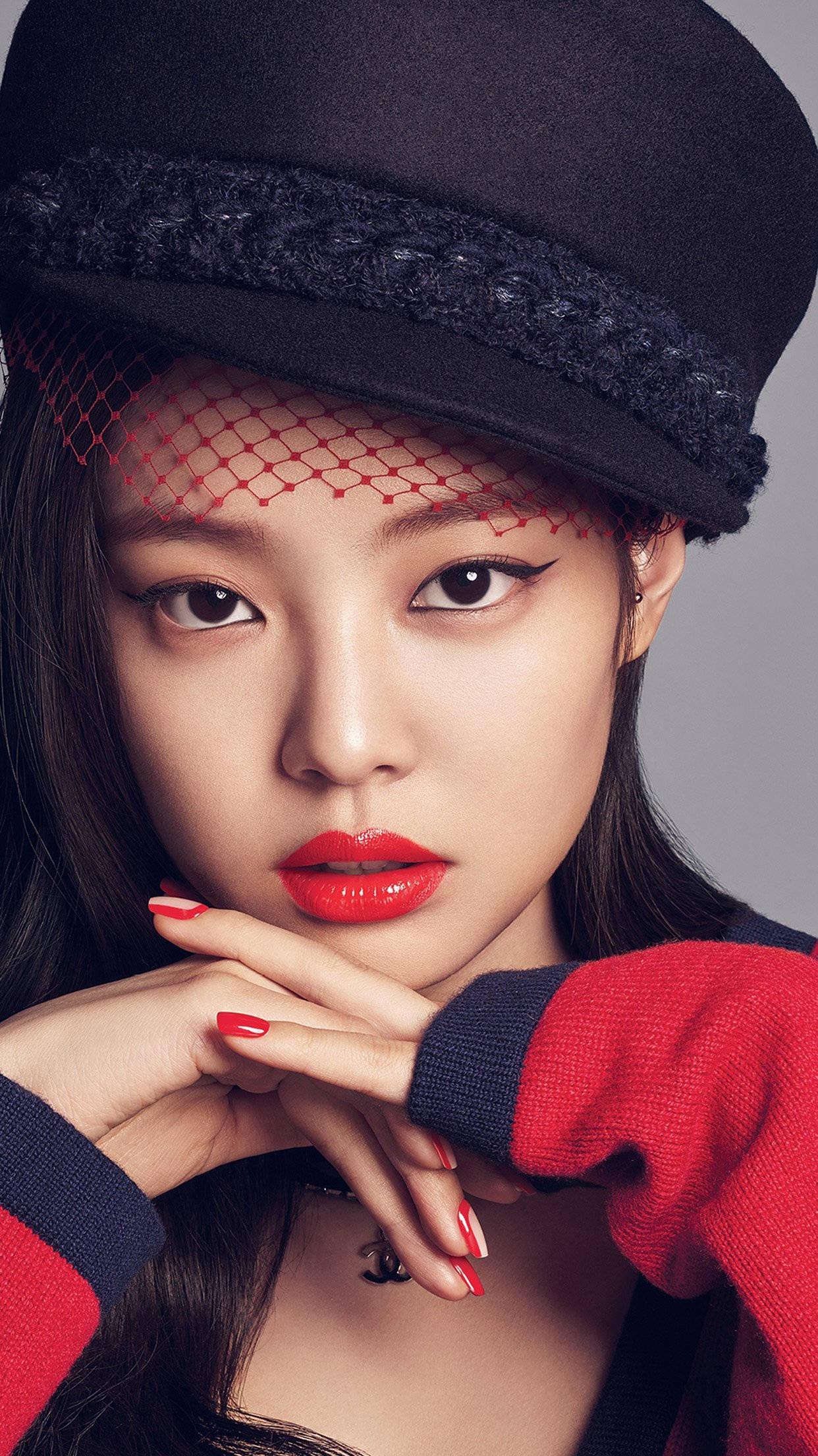 BlackPink Jennie Kırmızı Ruj Sürerken Duvar Kağıdı