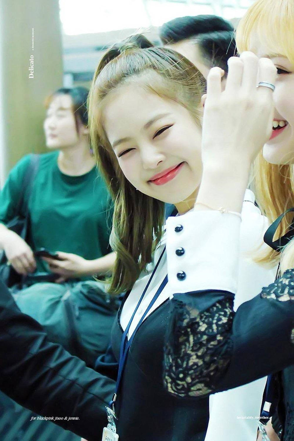 Blackpink Sevimli Jennie Tombul Yüz Duvar Kağıdı