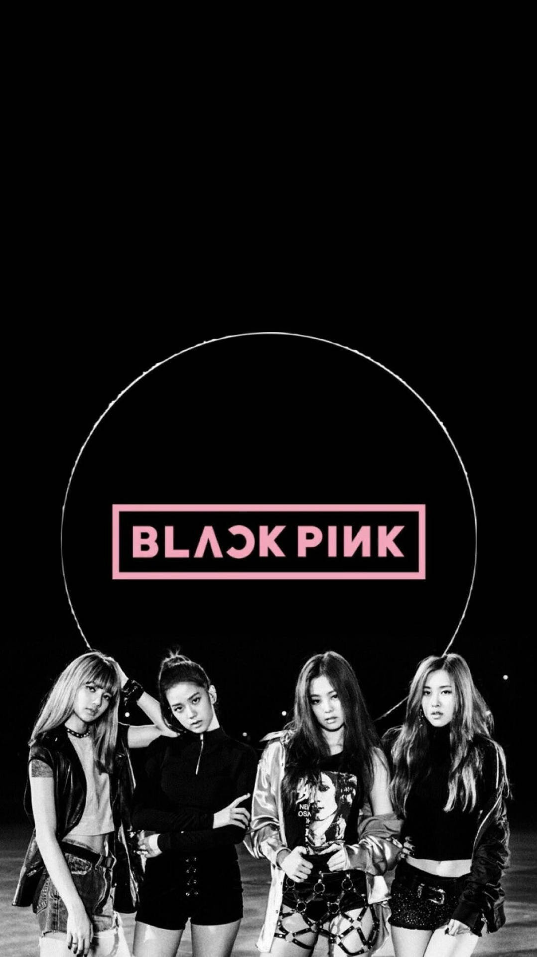Siyah arka planda ışıklı halka içinde logolu Blackpink üyeleri duvar kağıdı