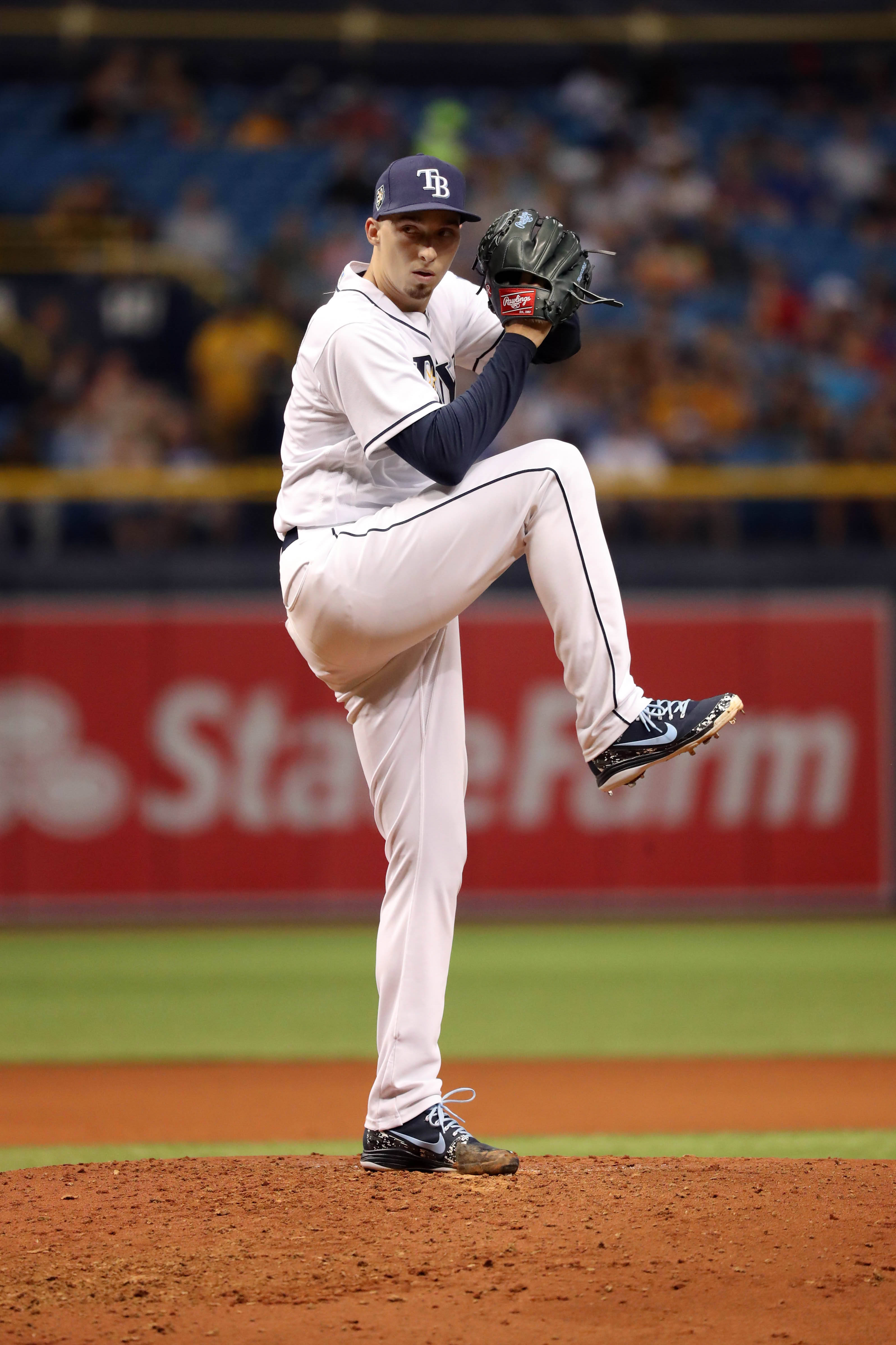 Blake Snell Bacak Kaldırmış Duvar Kağıdı