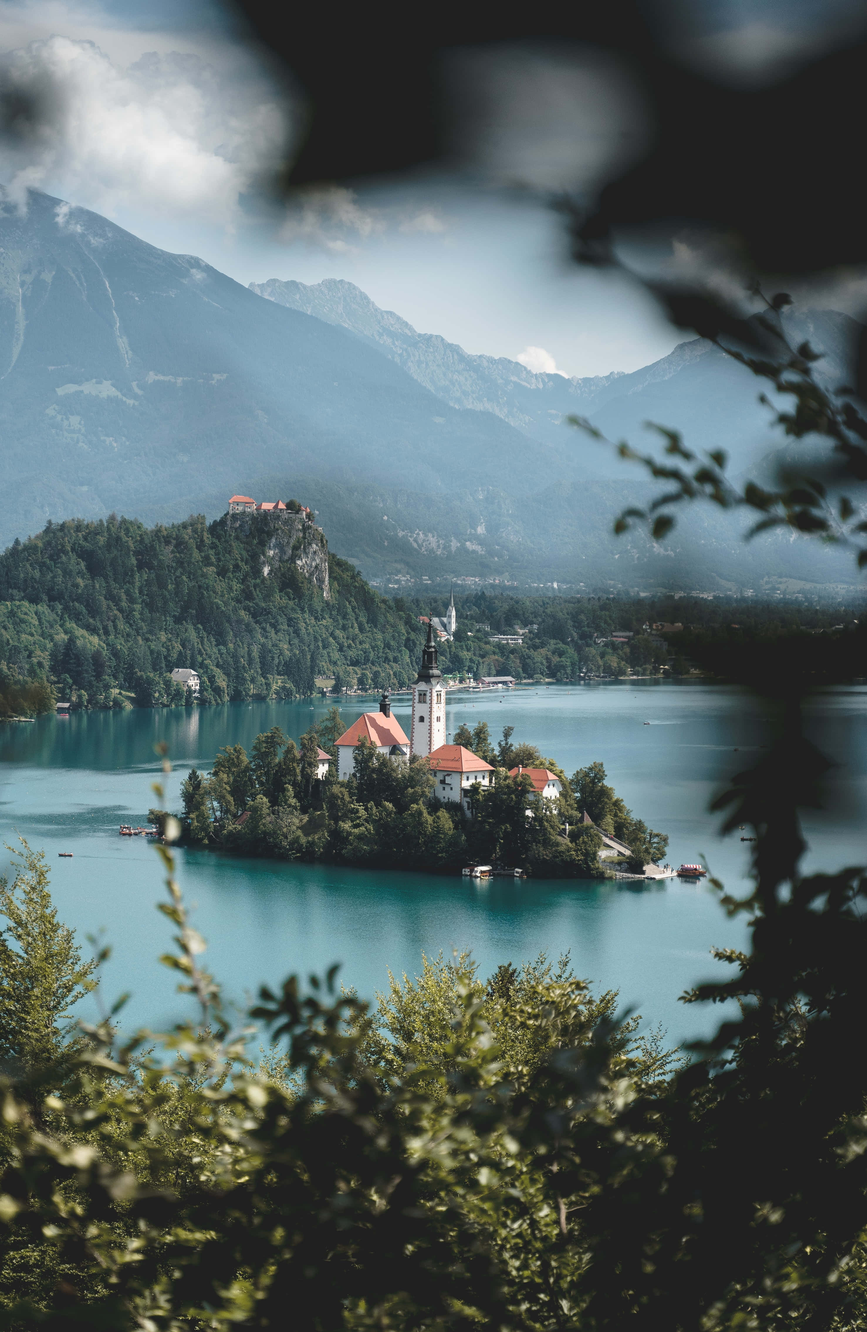 Bled Gölü'nün Doğu Ormanından Görünümü Duvar Kağıdı