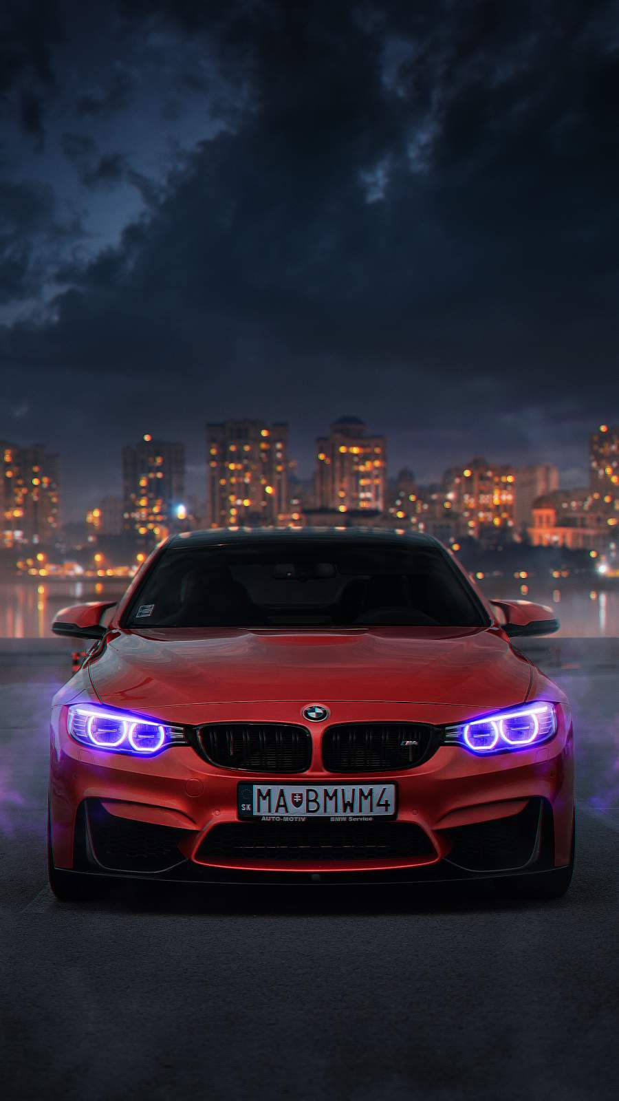 Kırmızı BMW M4 iPhone Araba
