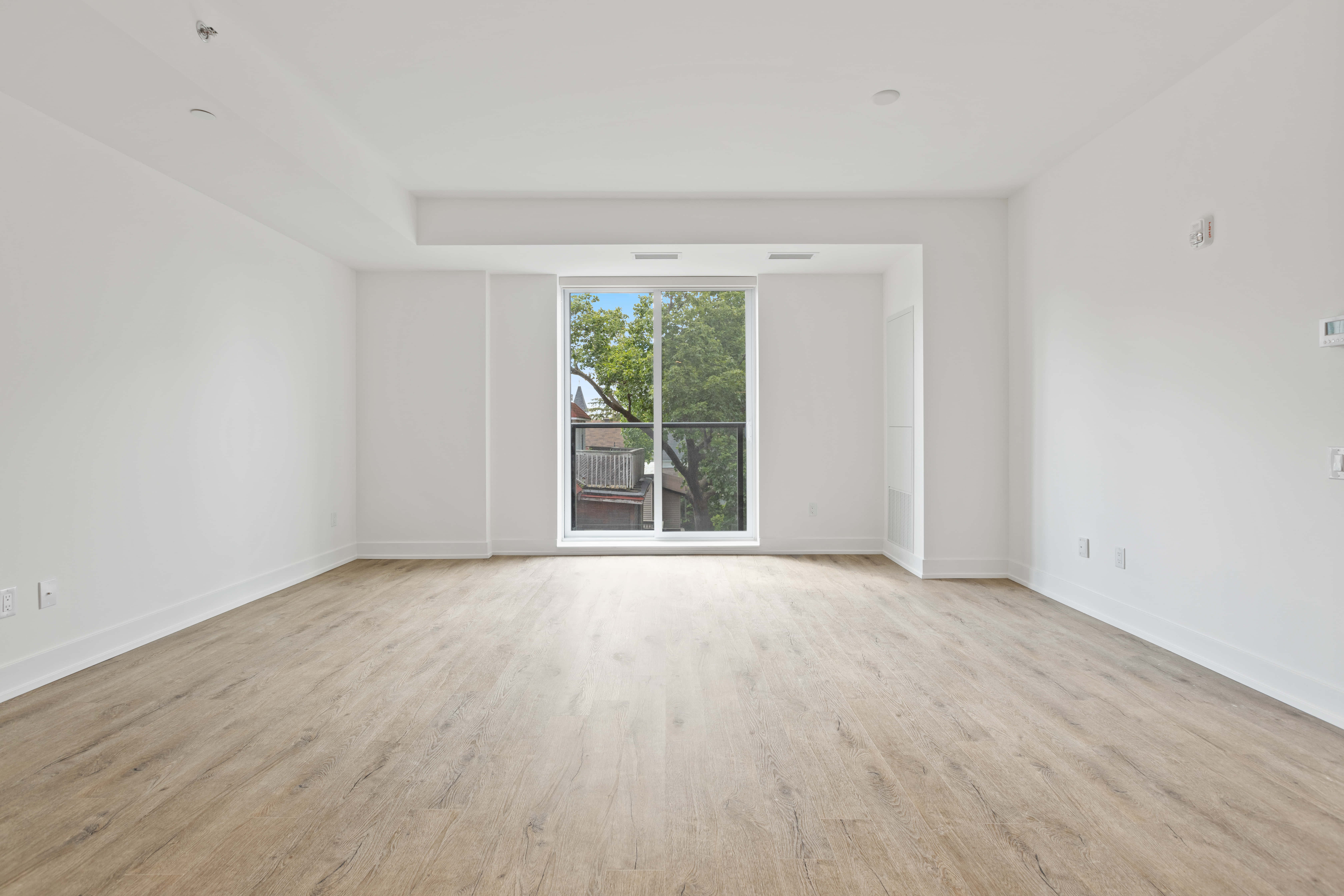 Boş Oda ve Balkon Duvar Kağıdı