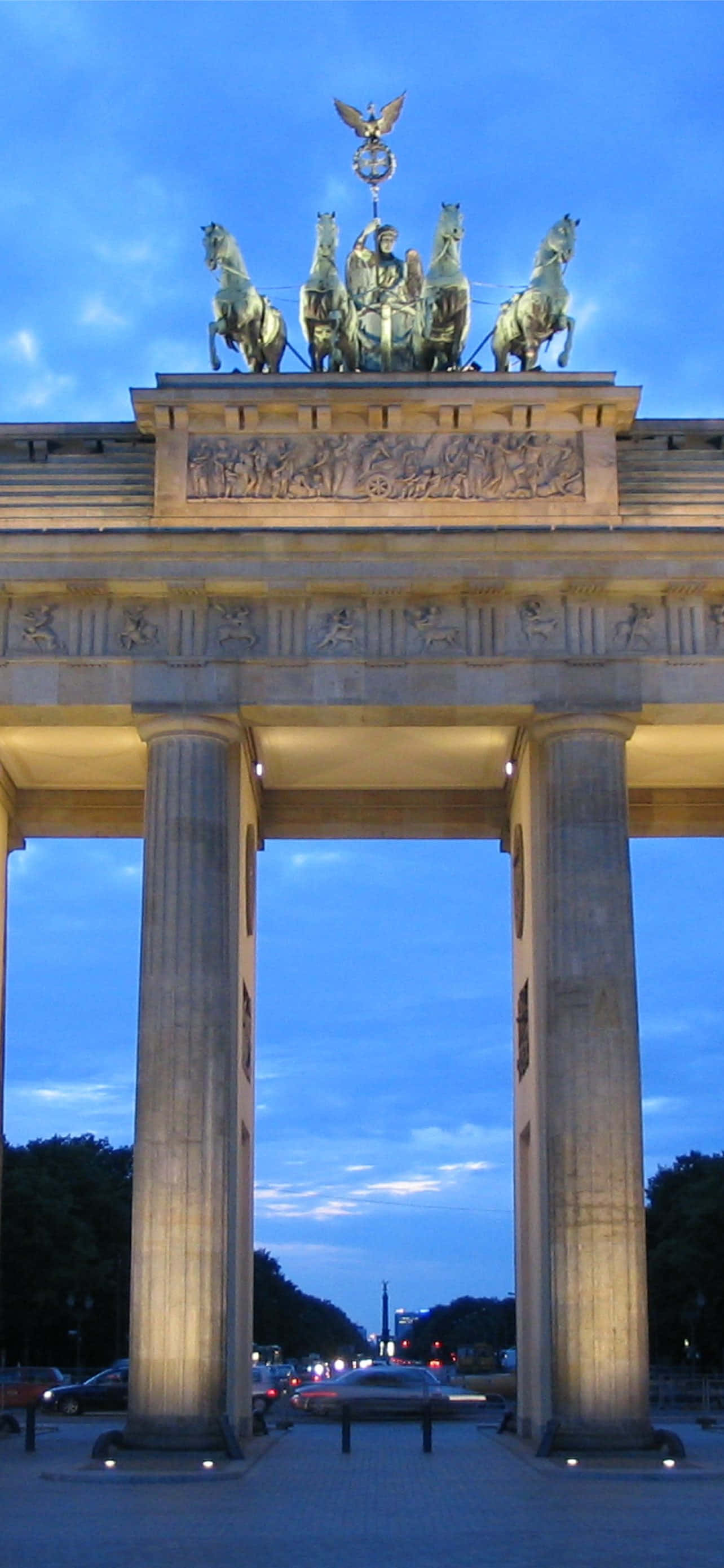 Brandenburg Kapısı Quadriga Parlak Mavi Gökyüzü Duvar Kağıdı