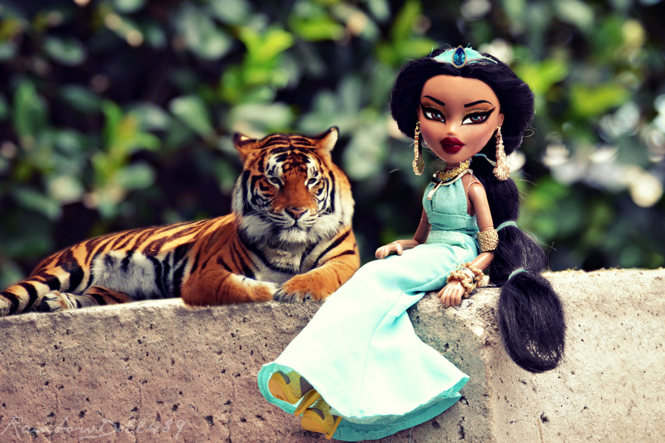 Bratz Estetik Bebek ve Kaplan Duvar Kağıdı