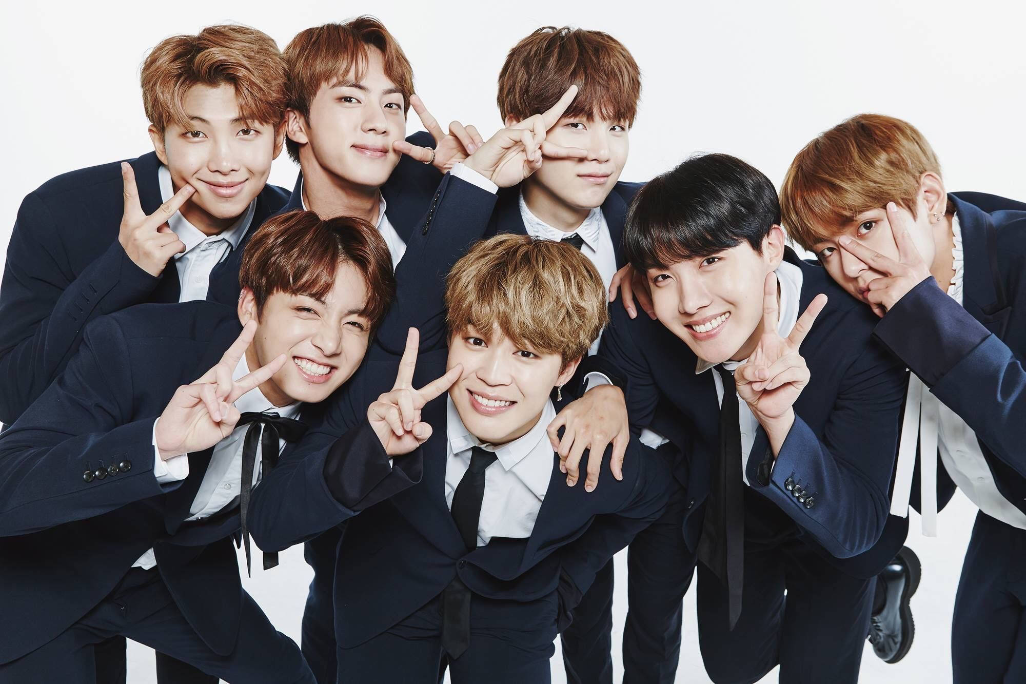 BTS Barış İşareti Havalı Dizüstü Bilgisayar Duvar Kağıdı