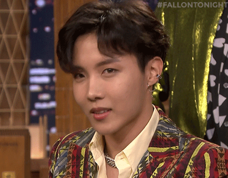 BTS'den JHope, günlük kıyafetleriyle karizmasını saçıyor Duvar Kağıdı